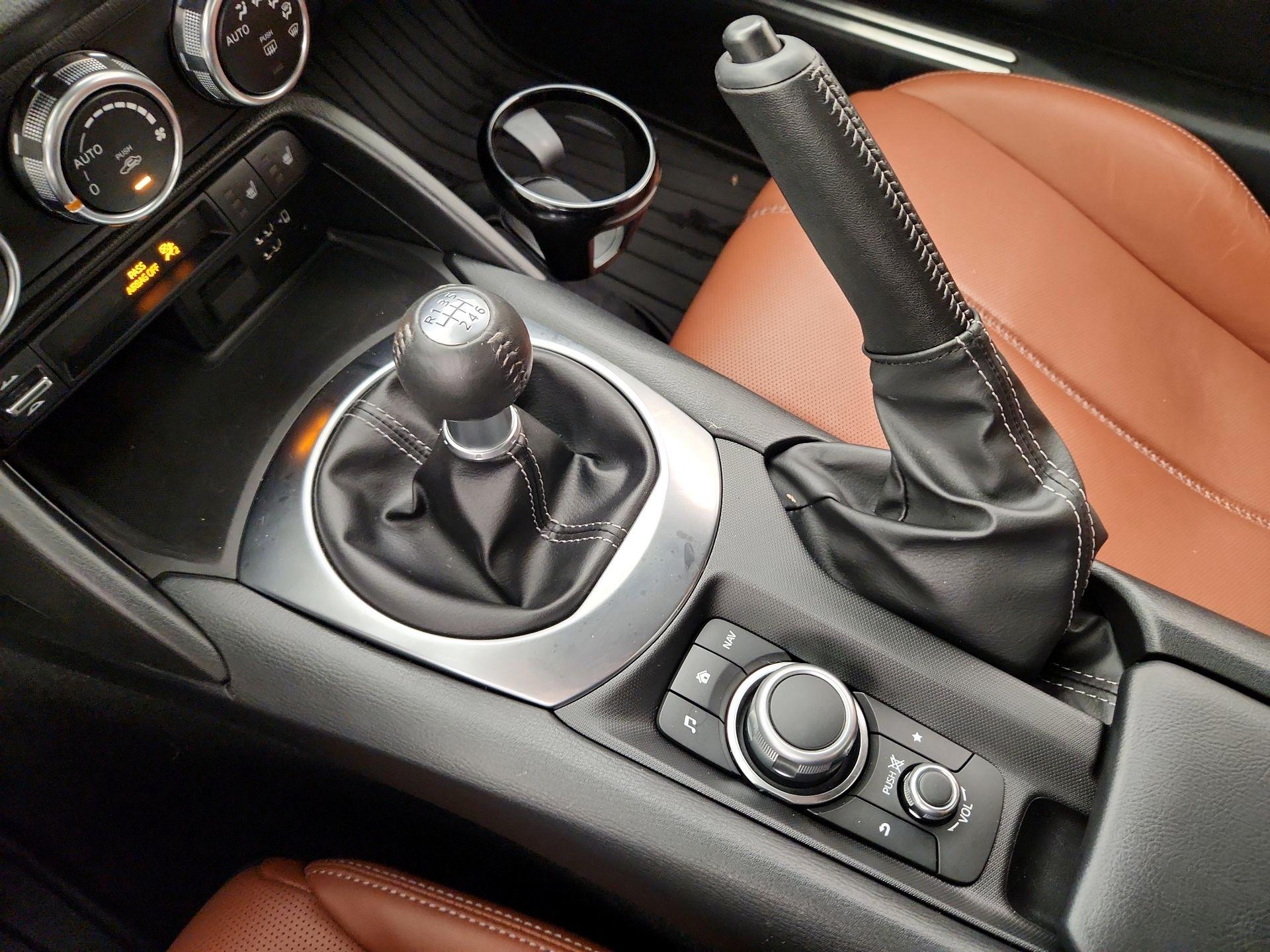 Thumbnail: 2022 Mazda MX-5 Miata - 16