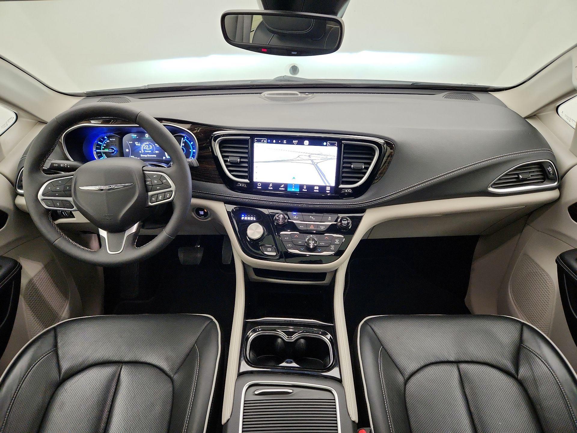 Thumbnail: 2023 Chrysler Pacifica - 9