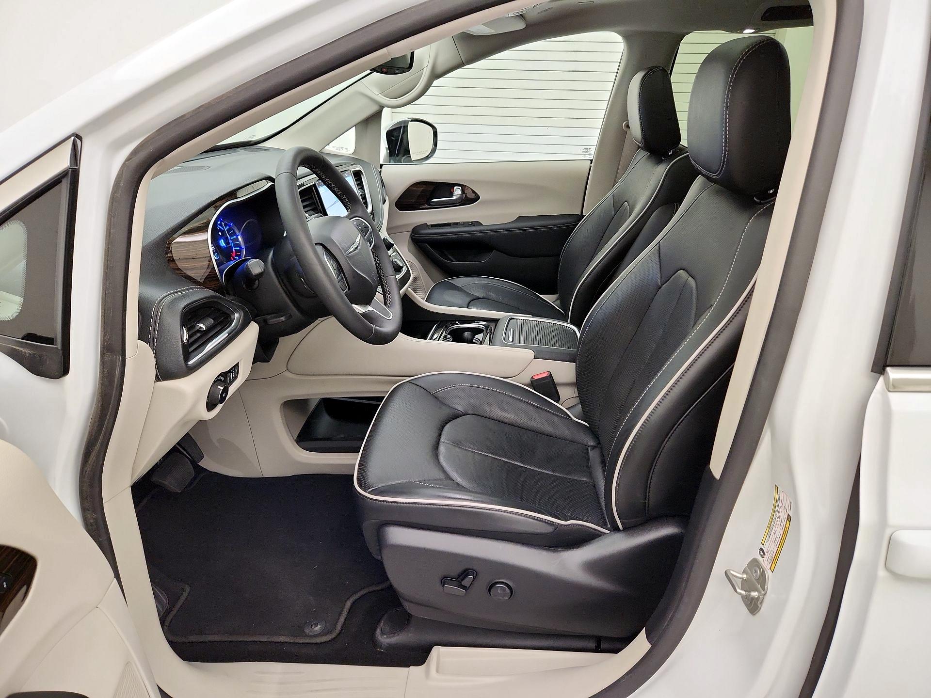 Thumbnail: 2023 Chrysler Pacifica - 11