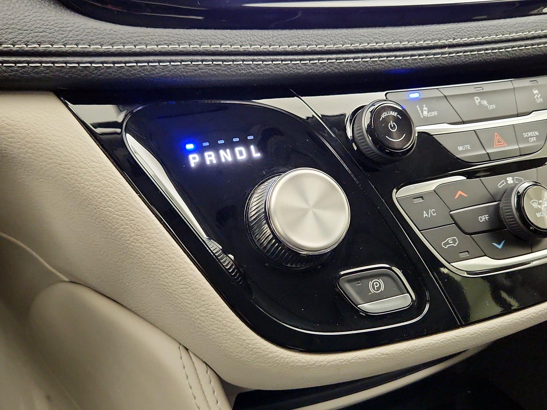 Thumbnail: 2023 Chrysler Pacifica - 18