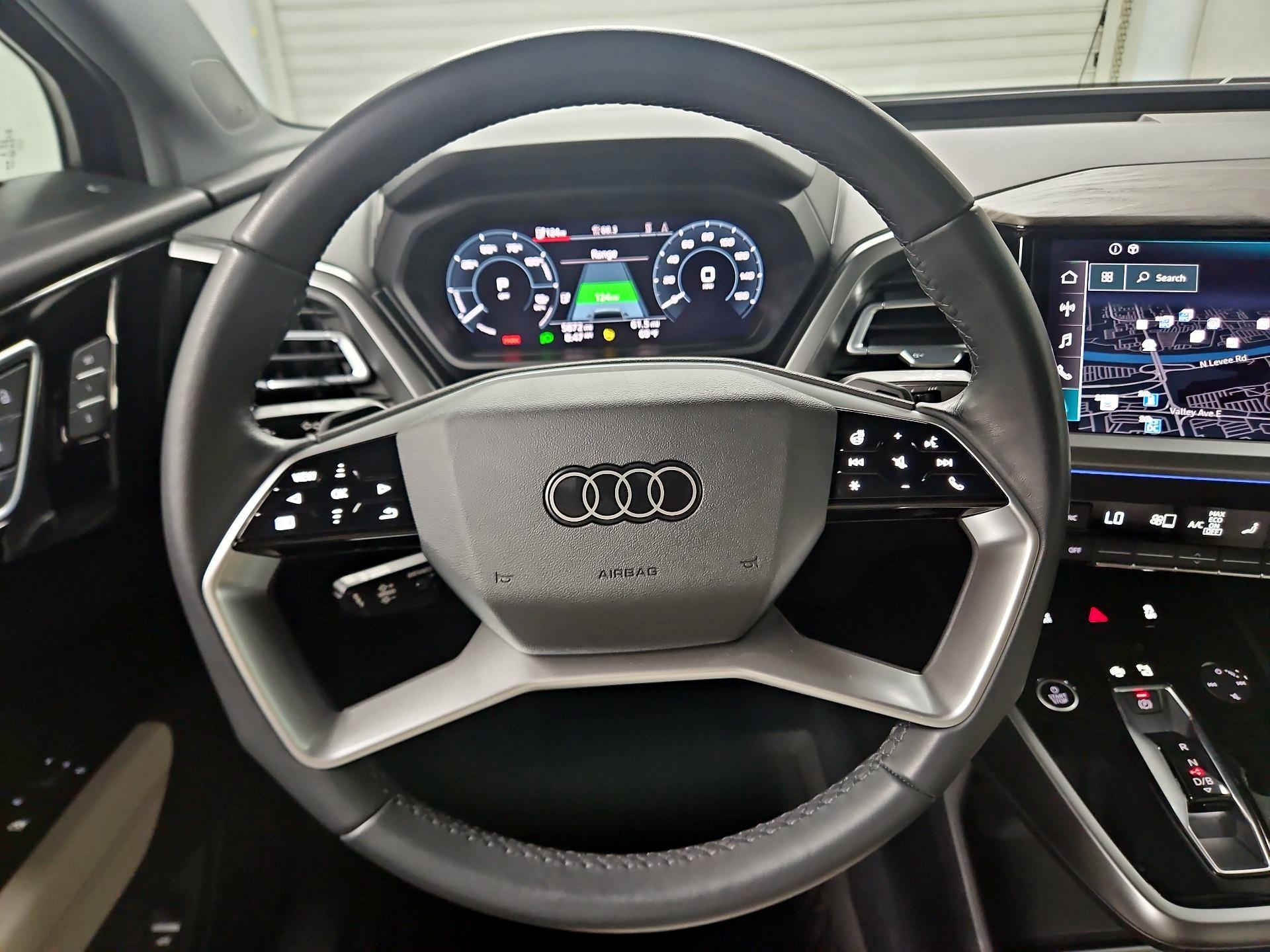 Thumbnail: 2023 Audi Q4 e-tron - 10