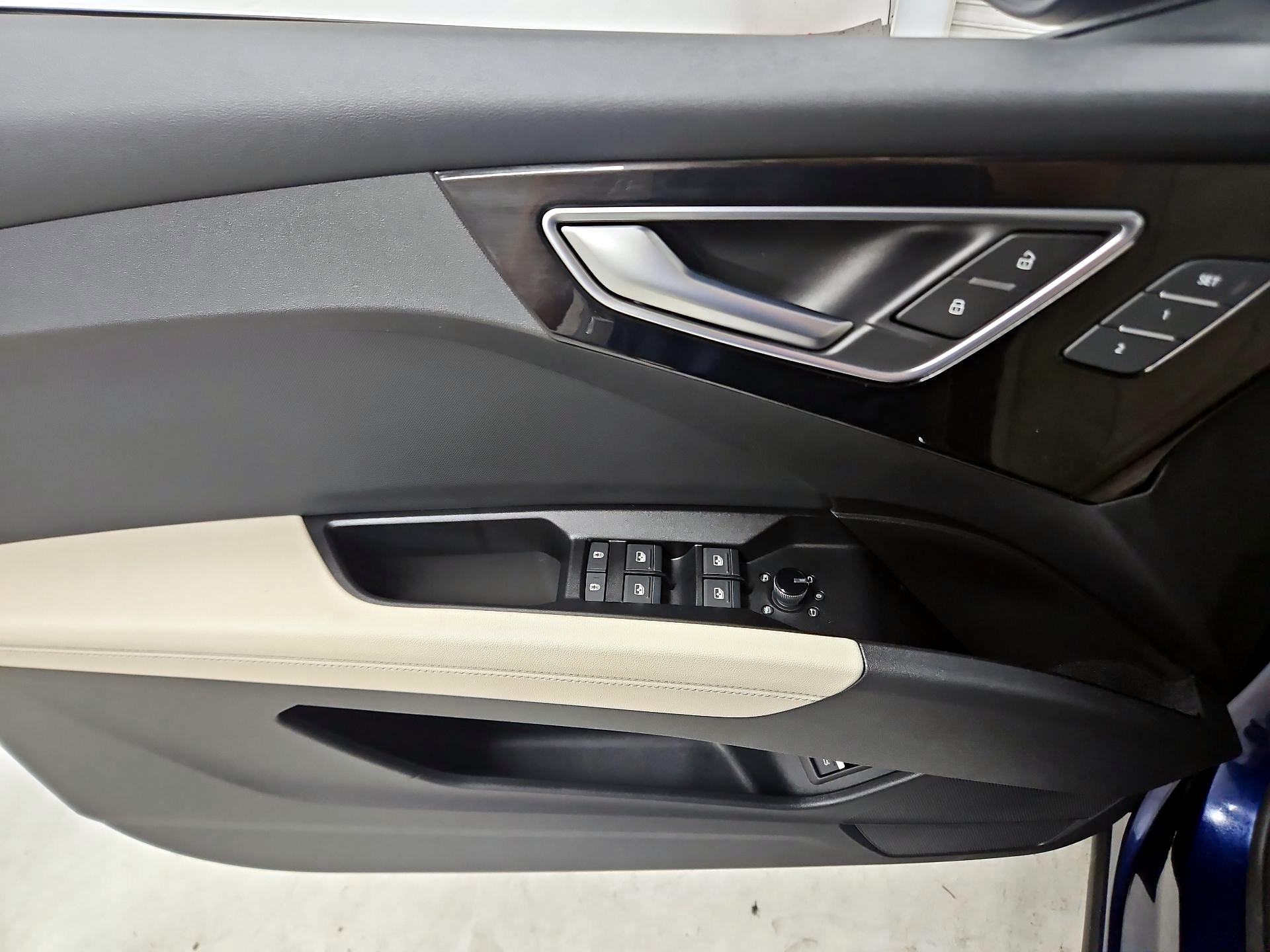 Thumbnail: 2023 Audi Q4 e-tron - 12