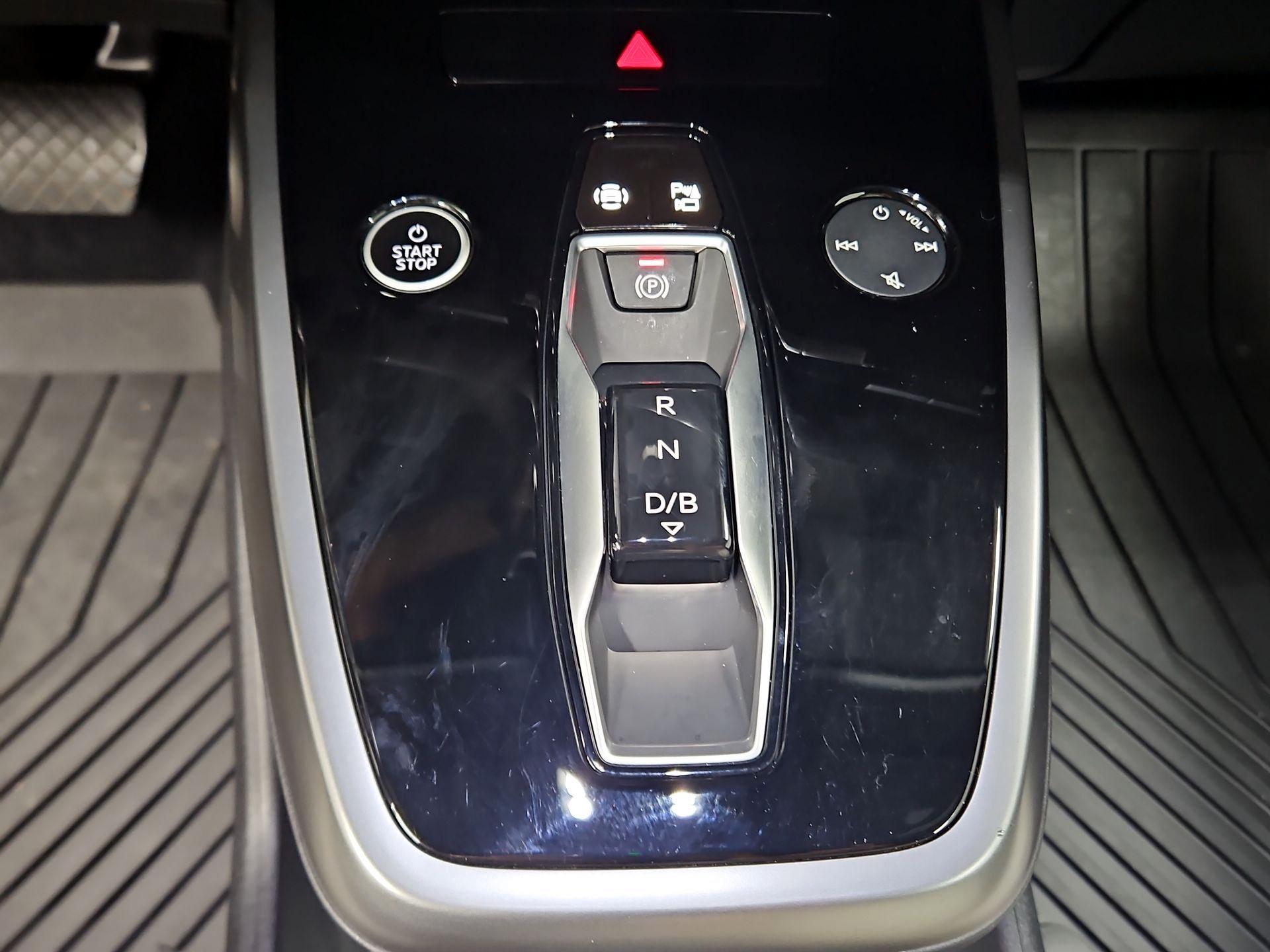 Thumbnail: 2023 Audi Q4 e-tron - 18