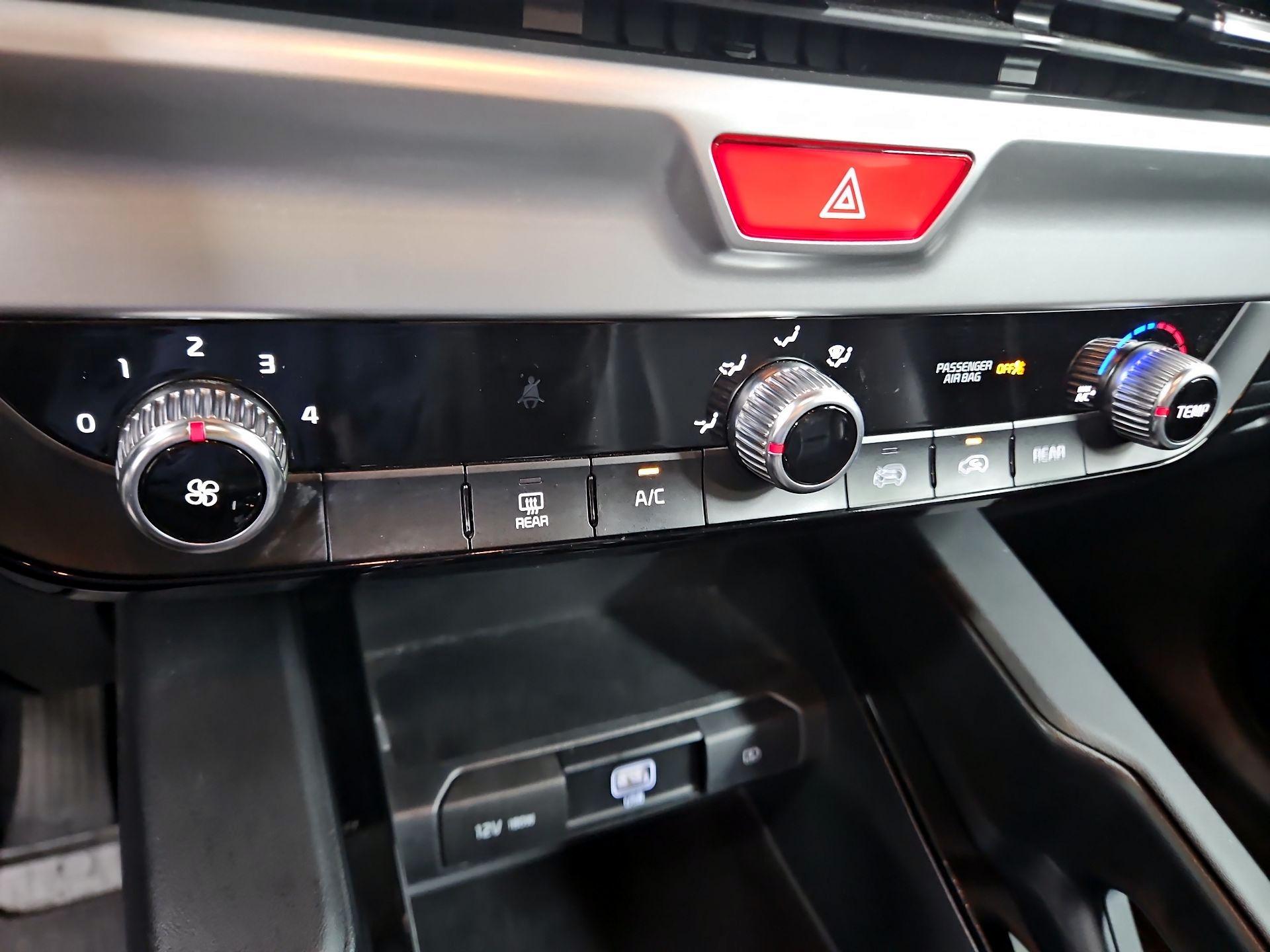 Thumbnail: 2021 Kia Telluride - 16