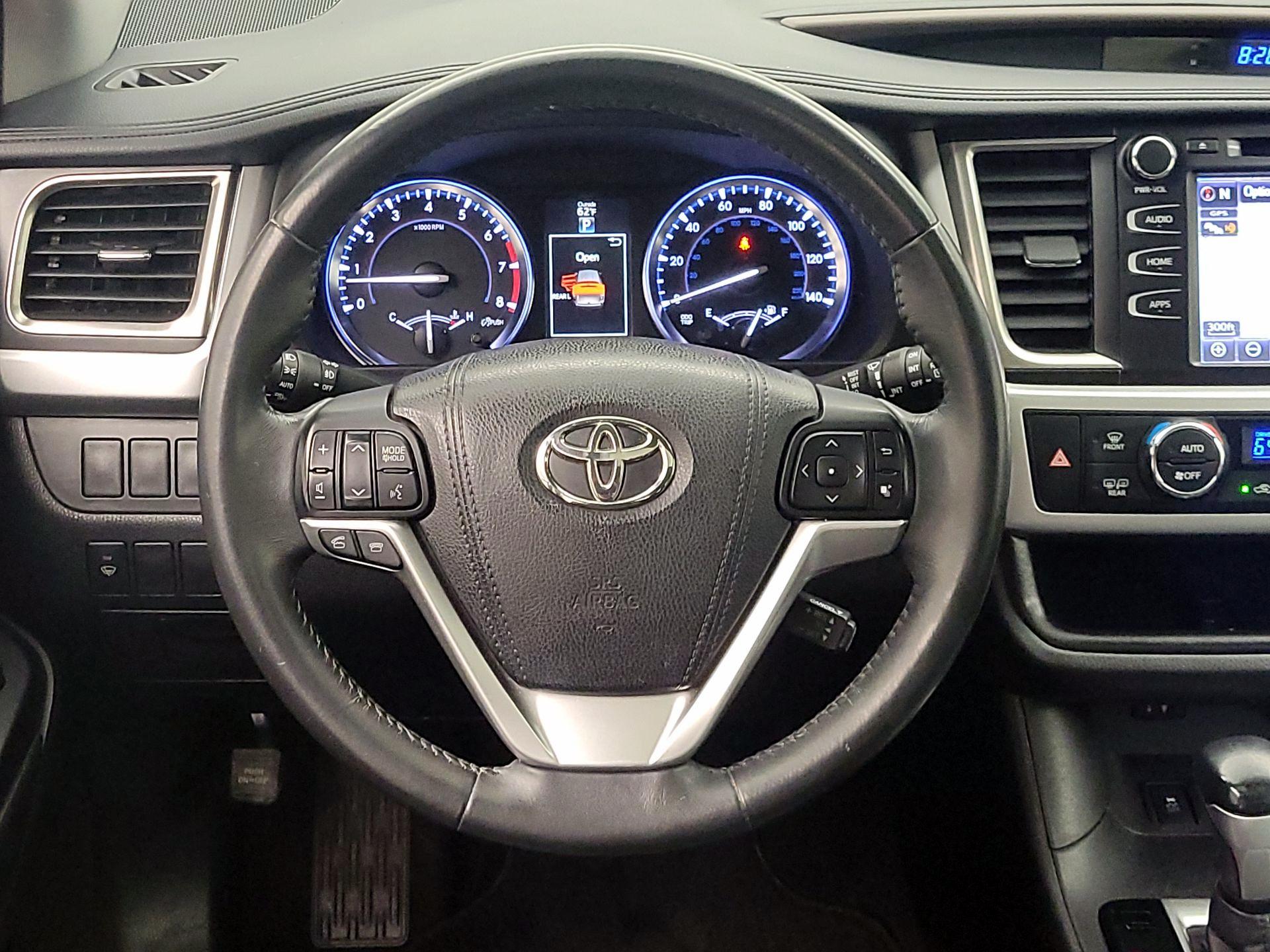 Thumbnail: 2015 Toyota Highlander - 10