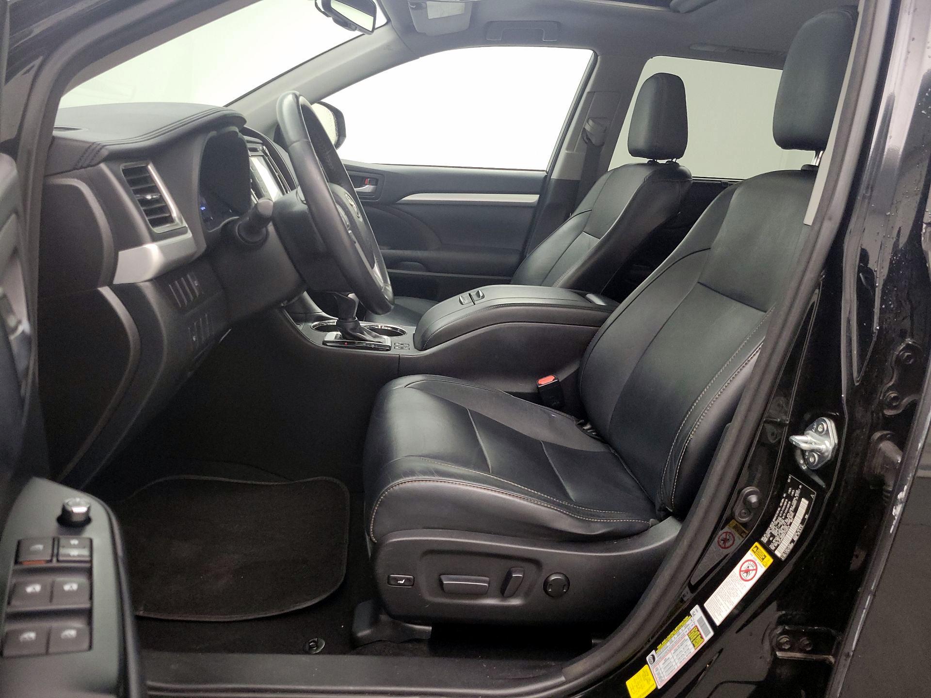 Thumbnail: 2015 Toyota Highlander - 11