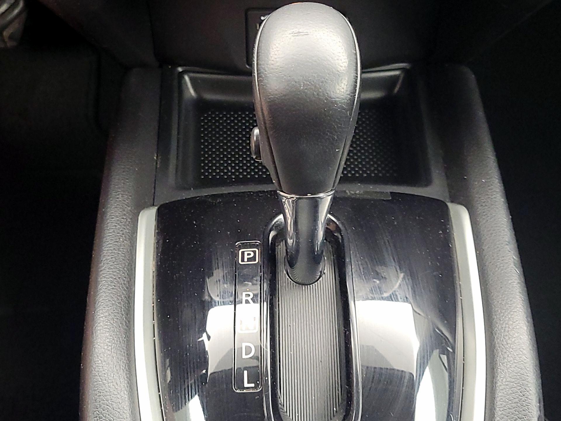Thumbnail: 2015 Nissan Rogue - 18