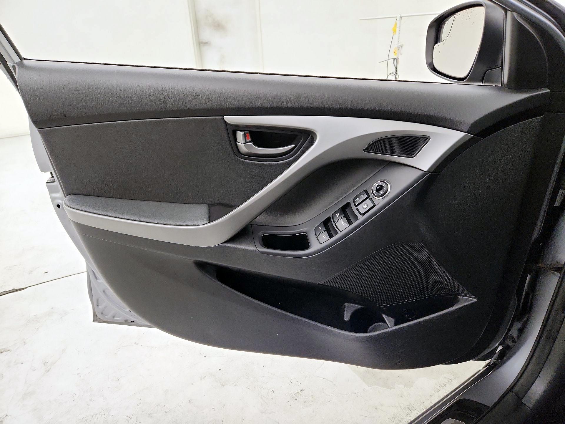 Thumbnail: 2015 Hyundai Elantra - 12