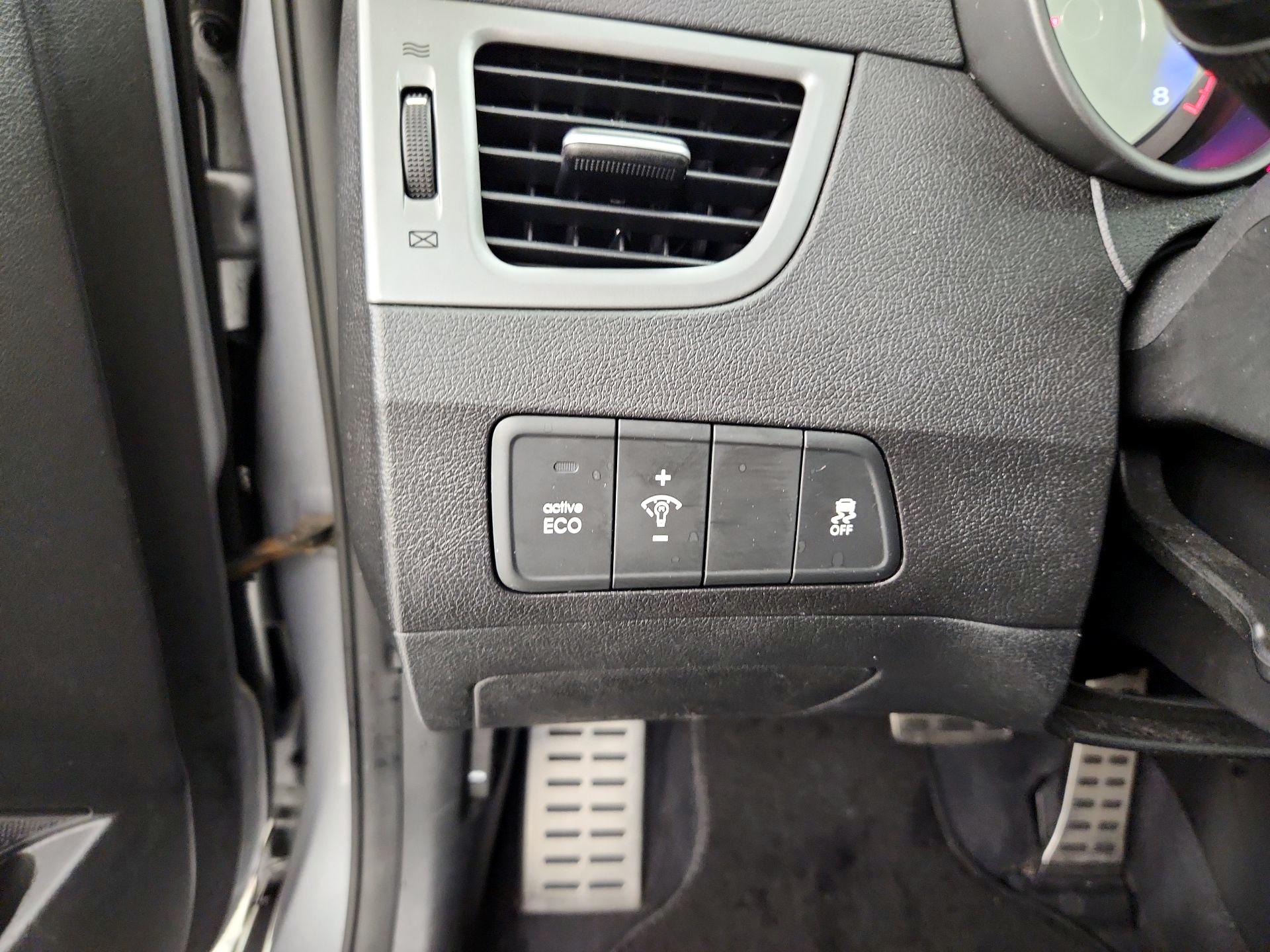 Thumbnail: 2015 Hyundai Elantra - 13