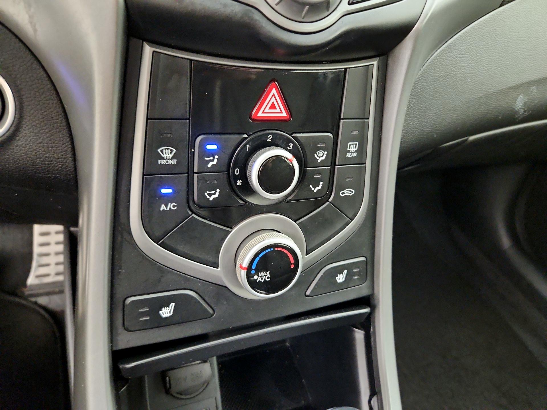 Thumbnail: 2015 Hyundai Elantra - 17