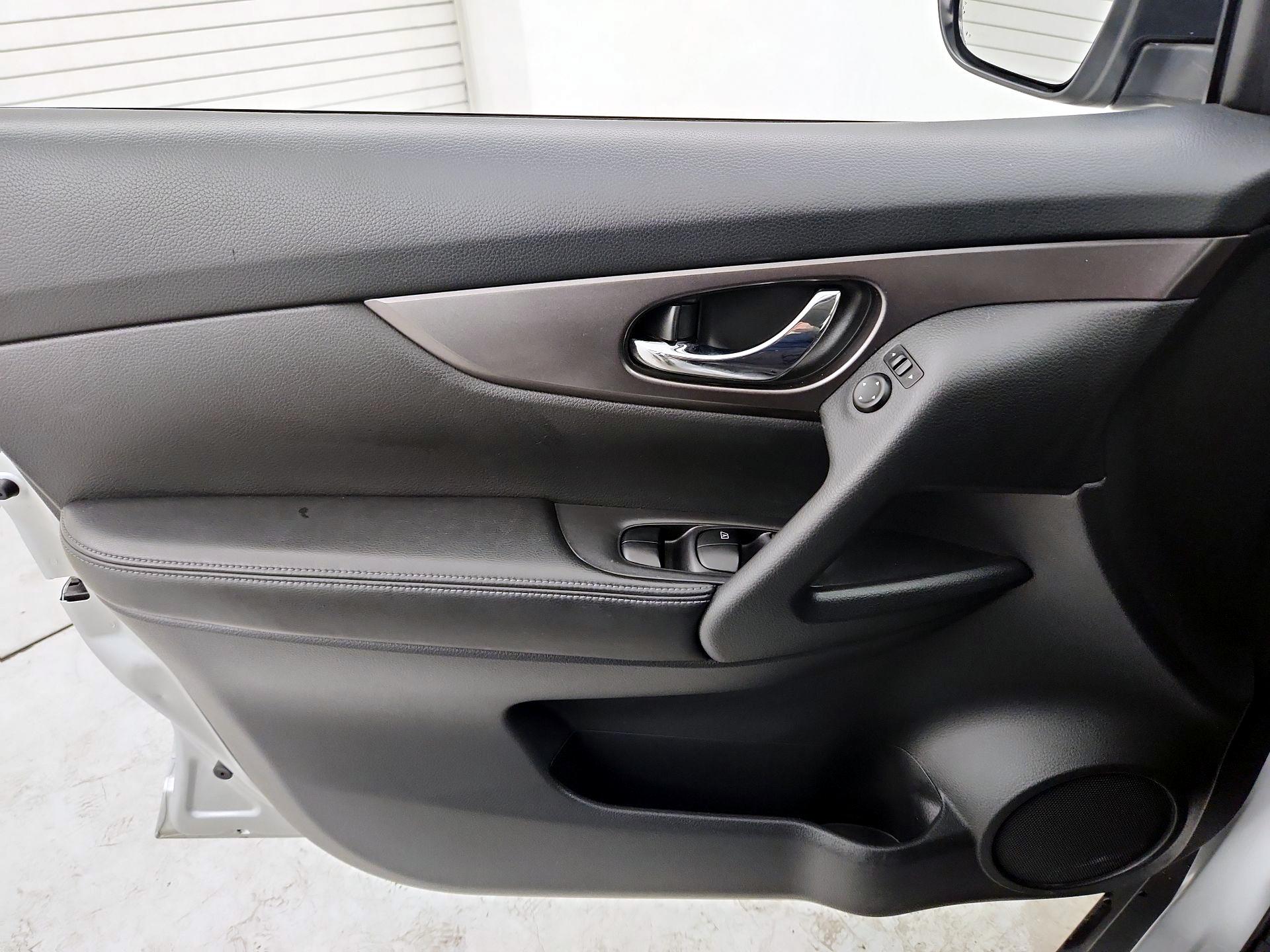 Thumbnail: 2015 Nissan Rogue - 12