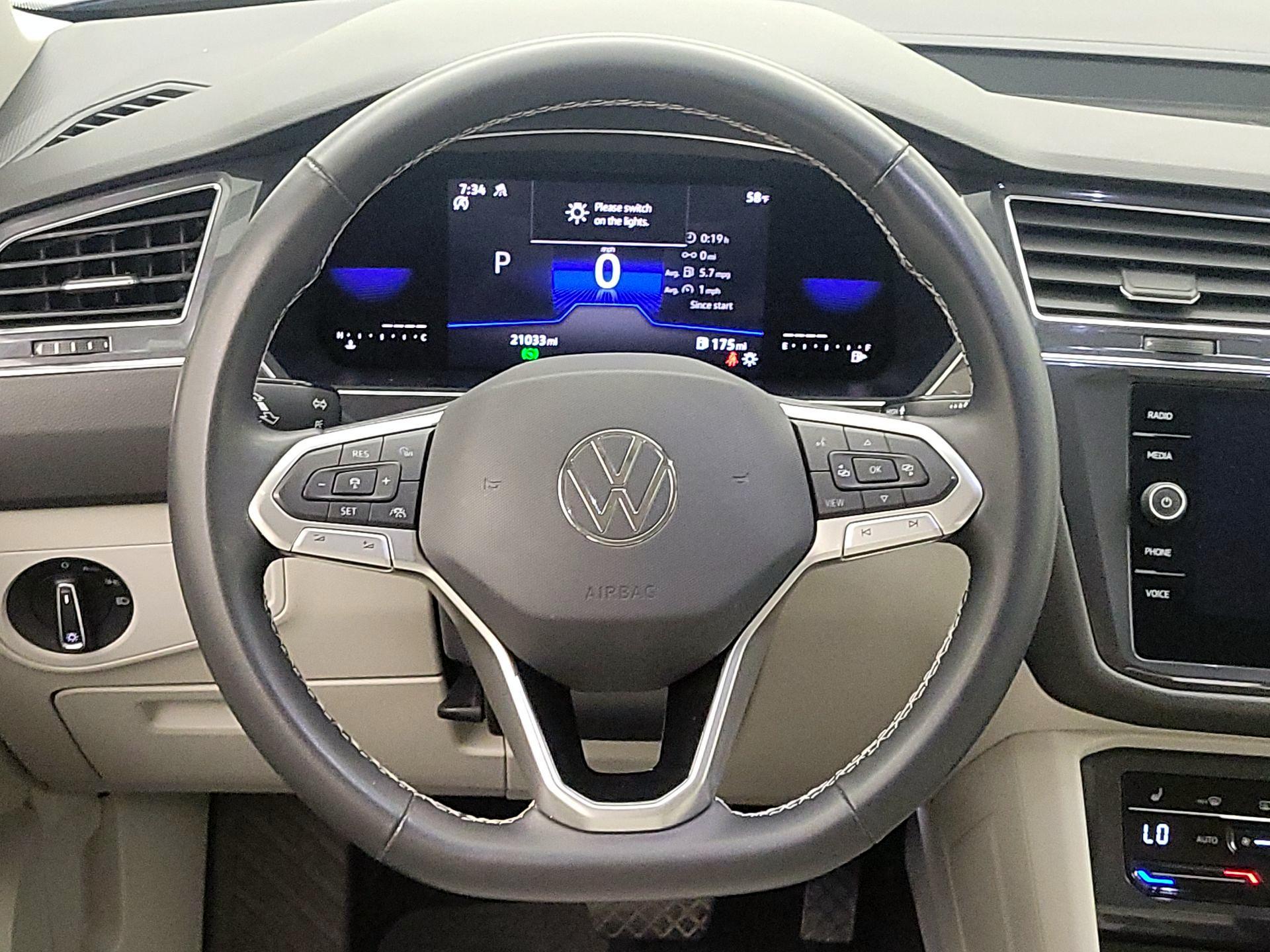 Thumbnail: 2022 Volkswagen Tiguan - 10