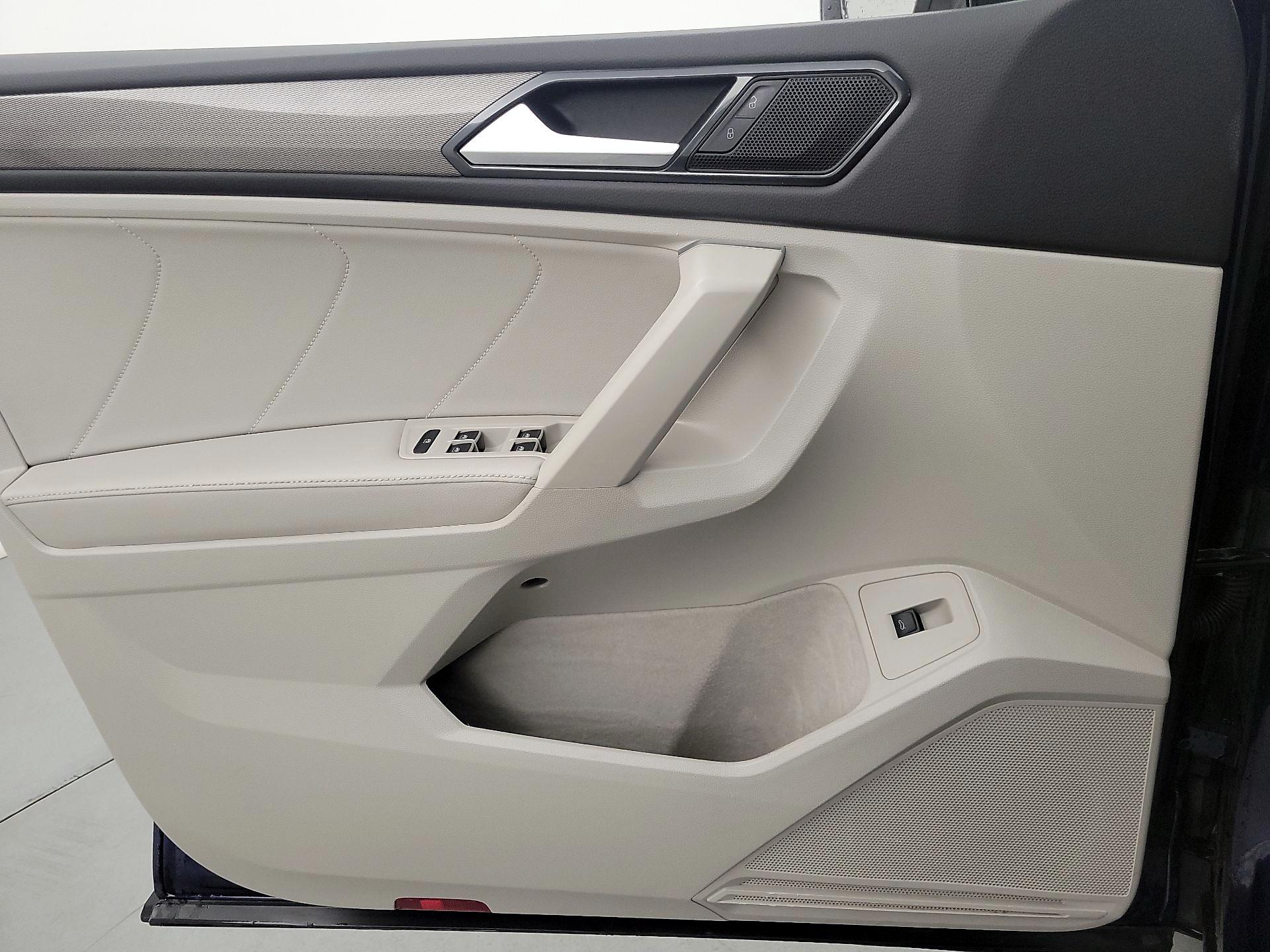 Thumbnail: 2022 Volkswagen Tiguan - 12
