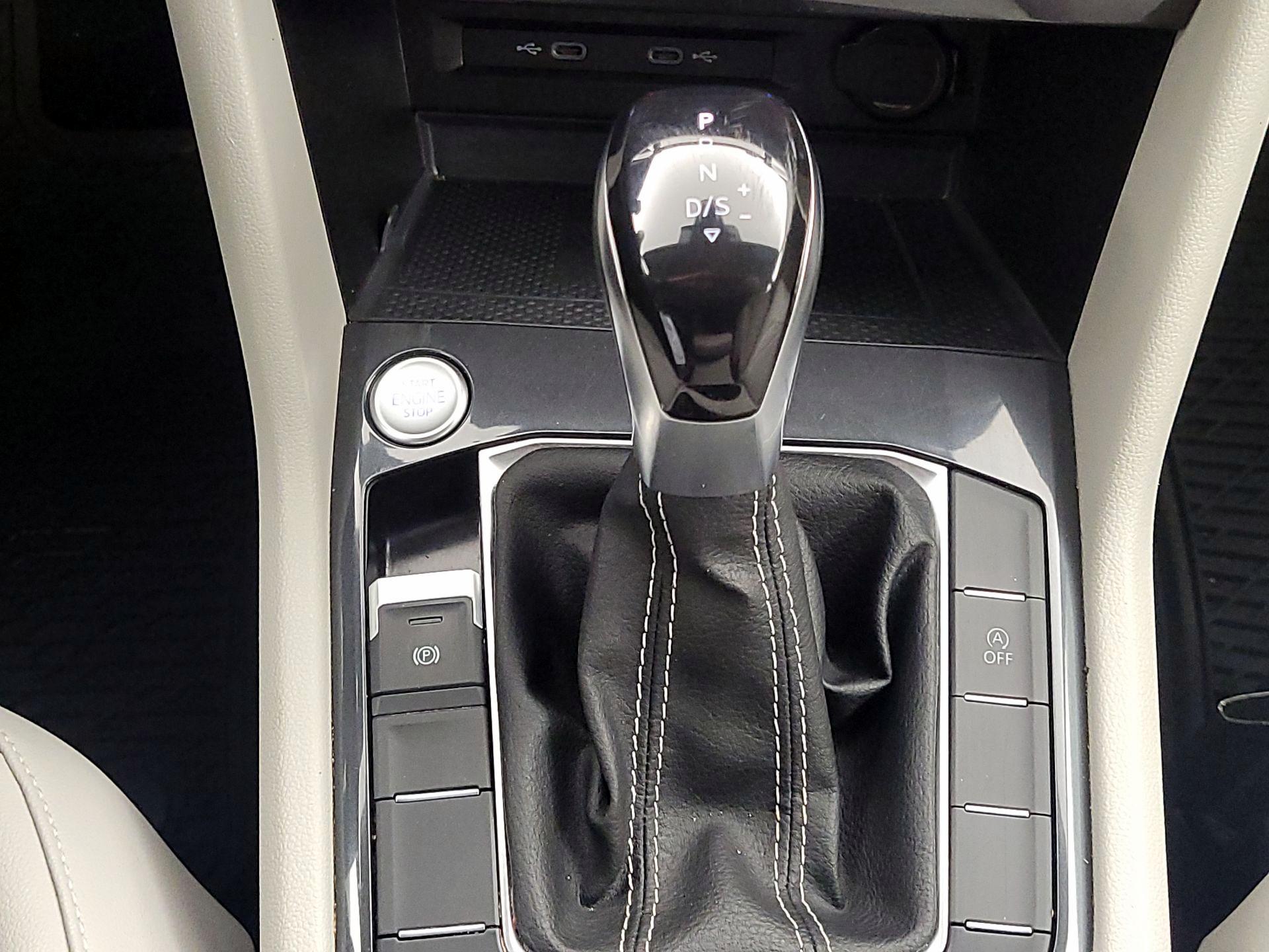 Thumbnail: 2022 Volkswagen Tiguan - 17