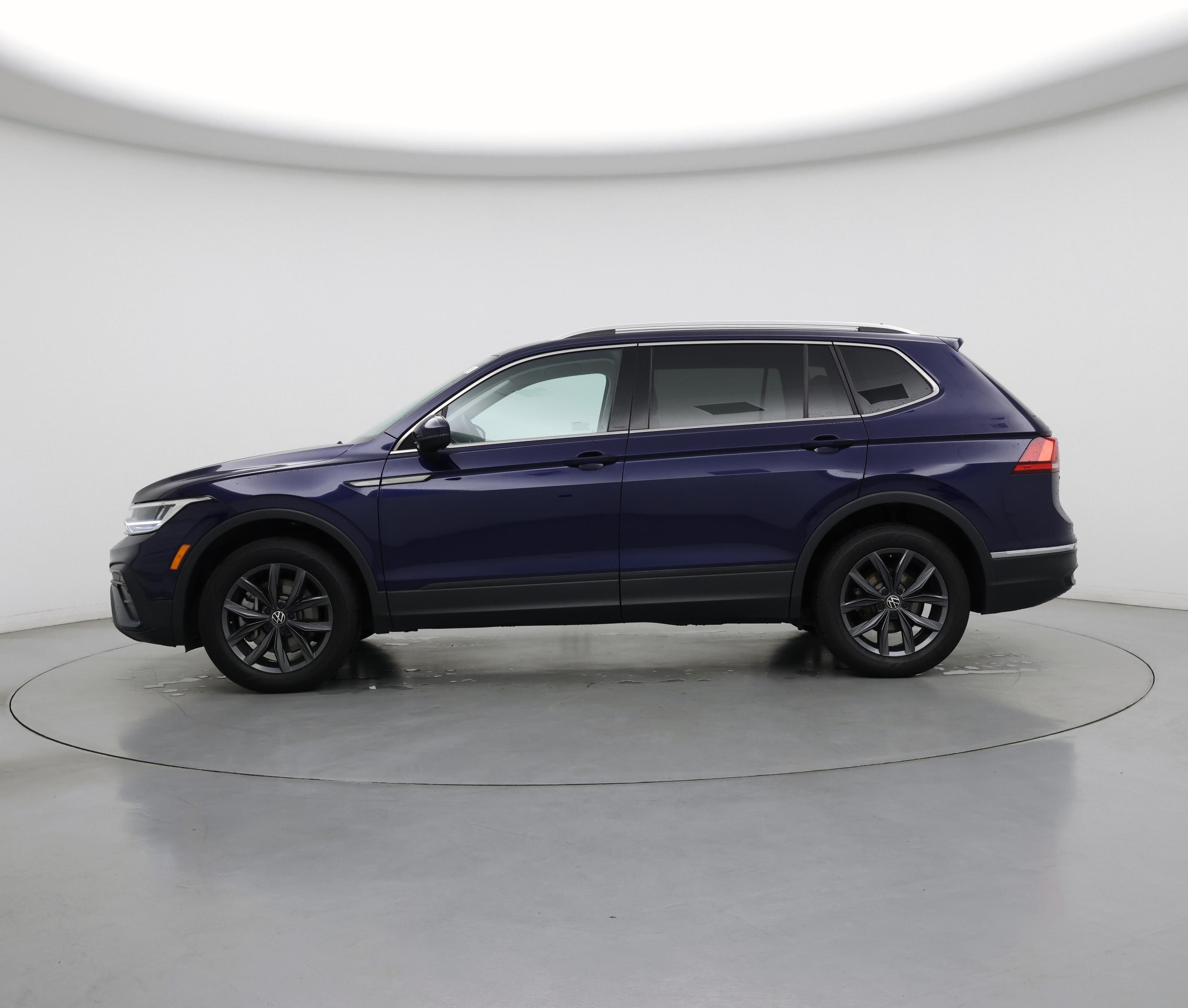 Thumbnail: 2022 Volkswagen Tiguan - 3