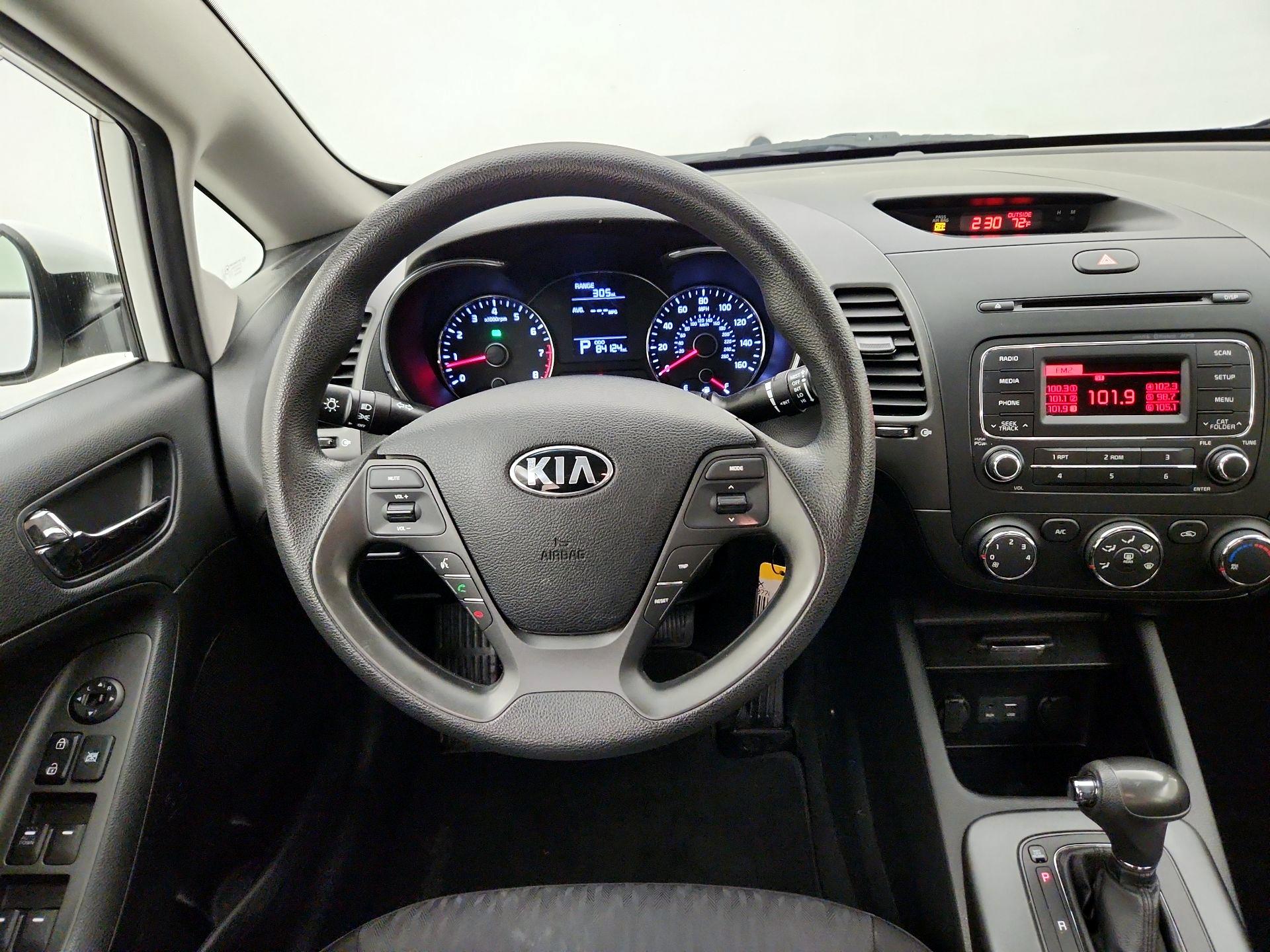 Thumbnail: 2016 Kia Forte - 10