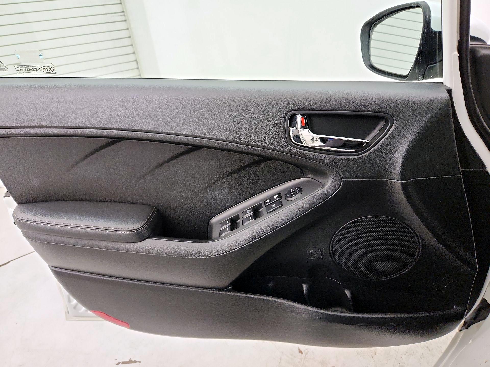 Thumbnail: 2016 Kia Forte - 12