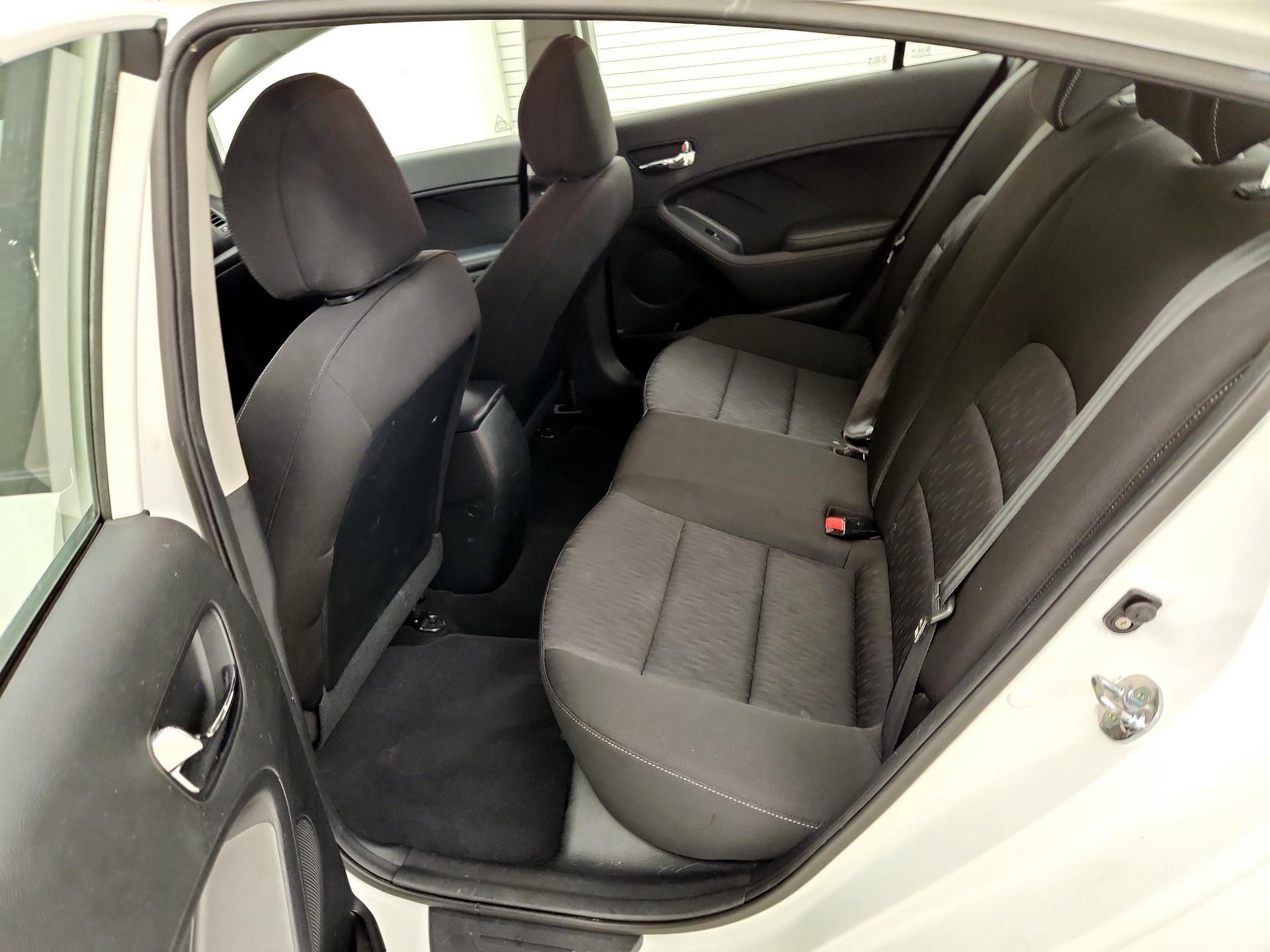 Thumbnail: 2016 Kia Forte - 18