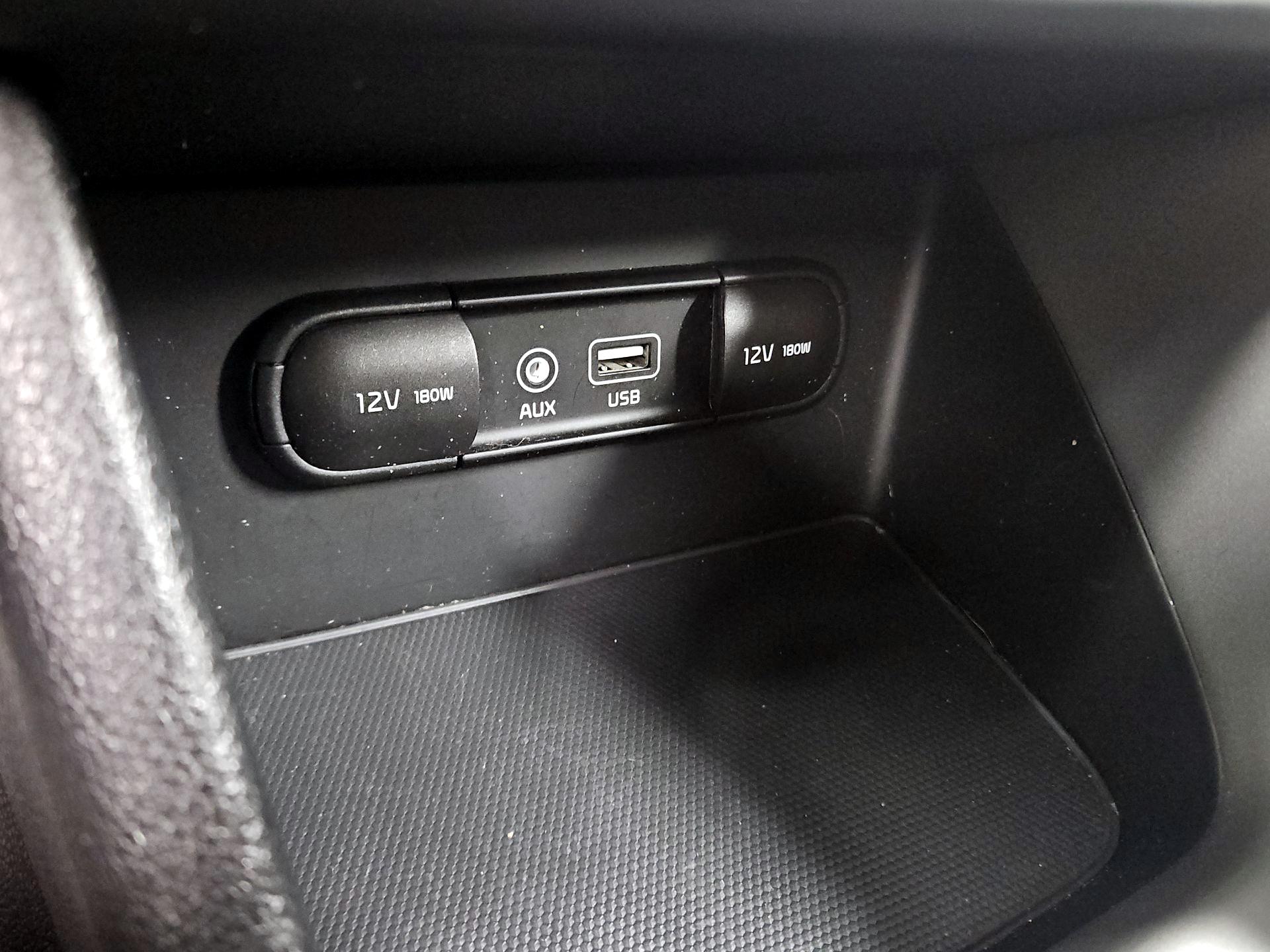 Thumbnail: 2019 Kia Niro - 18