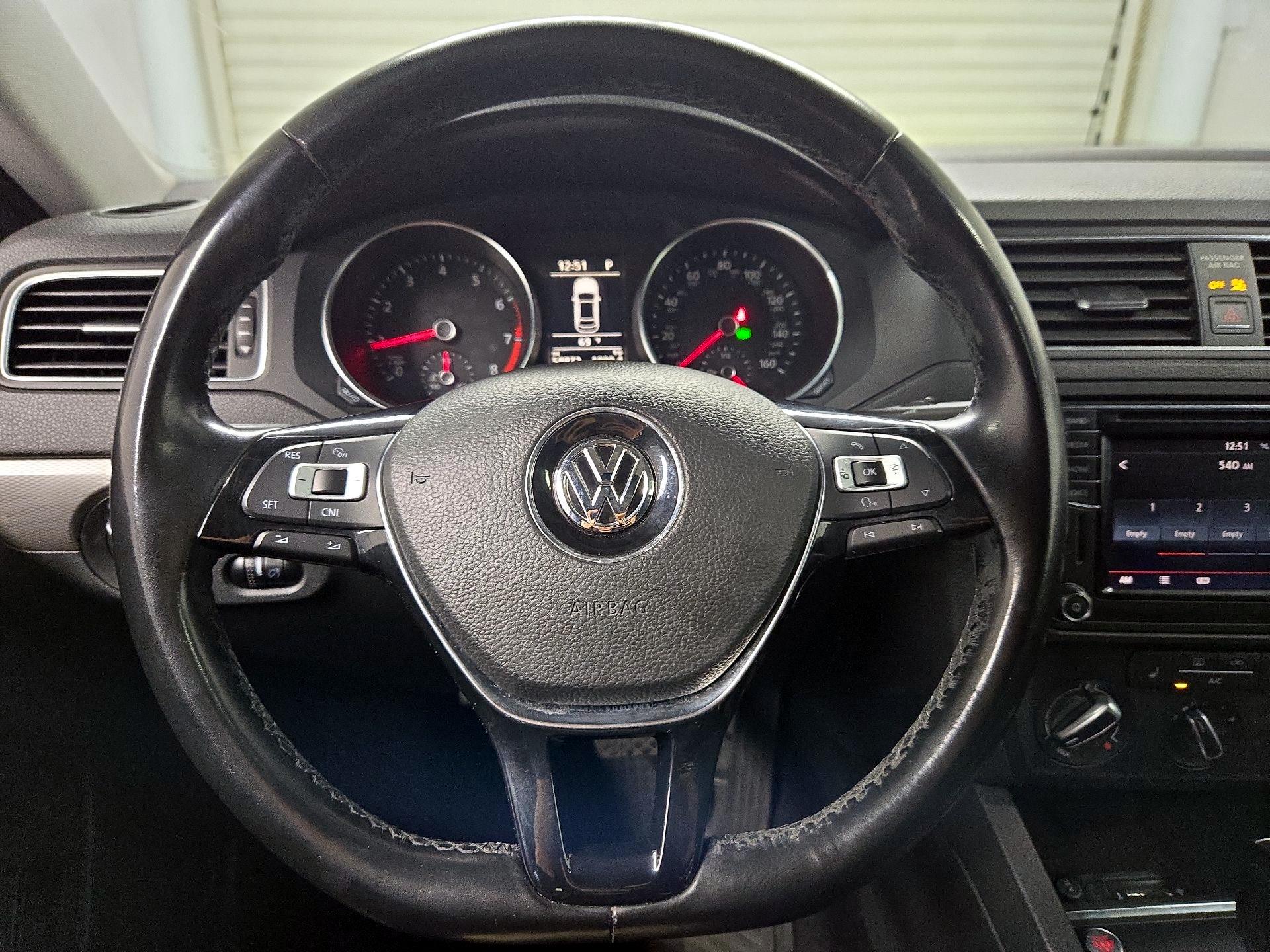 Thumbnail: 2017 Volkswagen Jetta - 10