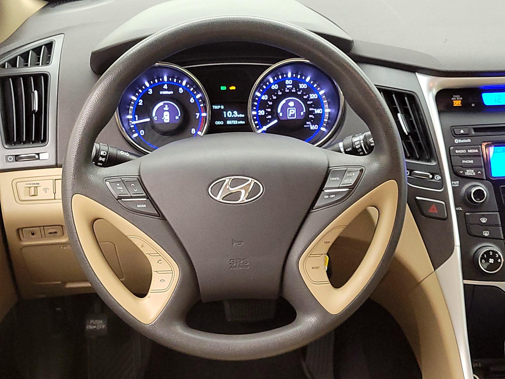Thumbnail: 2013 Hyundai Sonata - 10