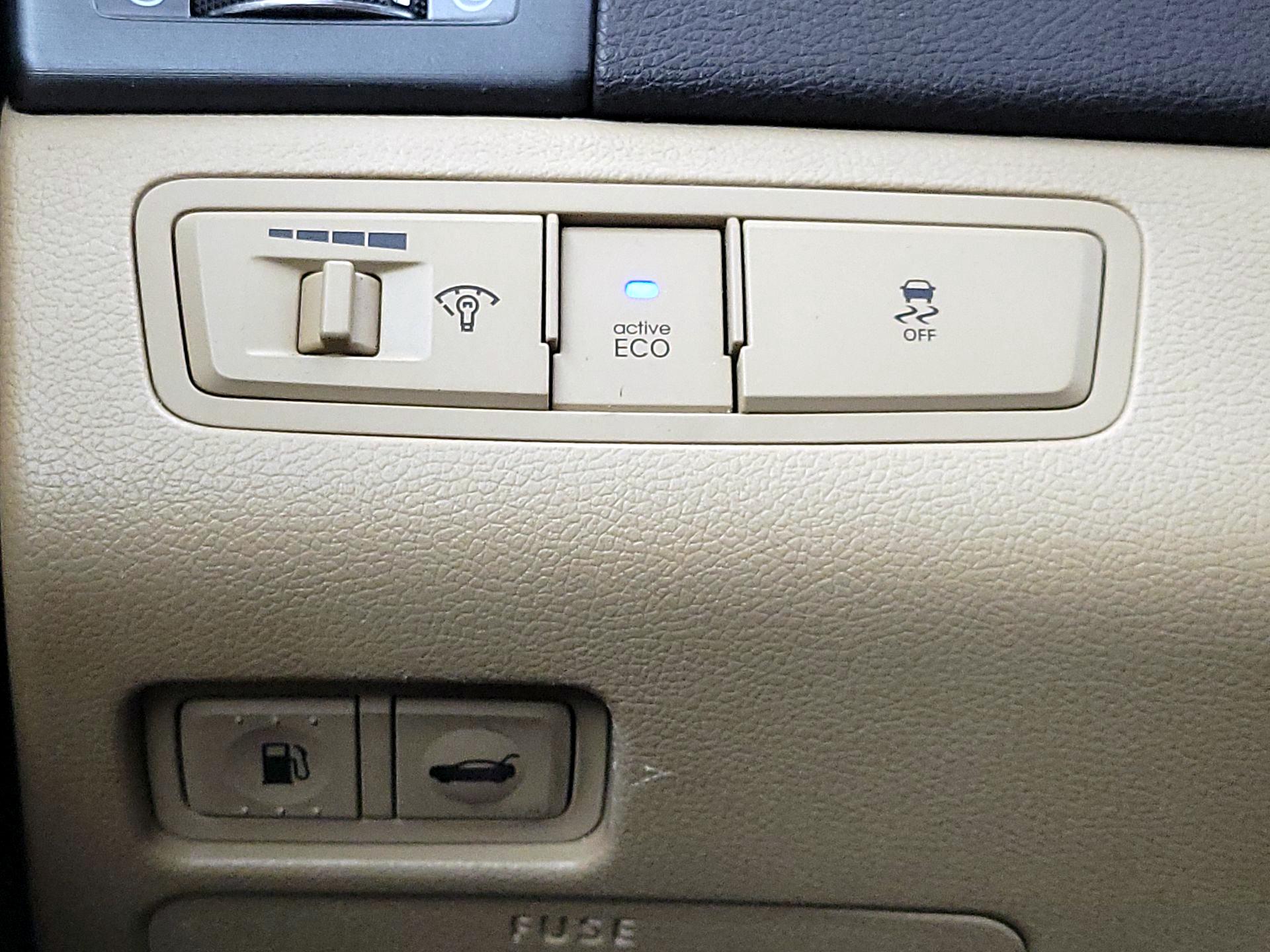 Thumbnail: 2013 Hyundai Sonata - 13
