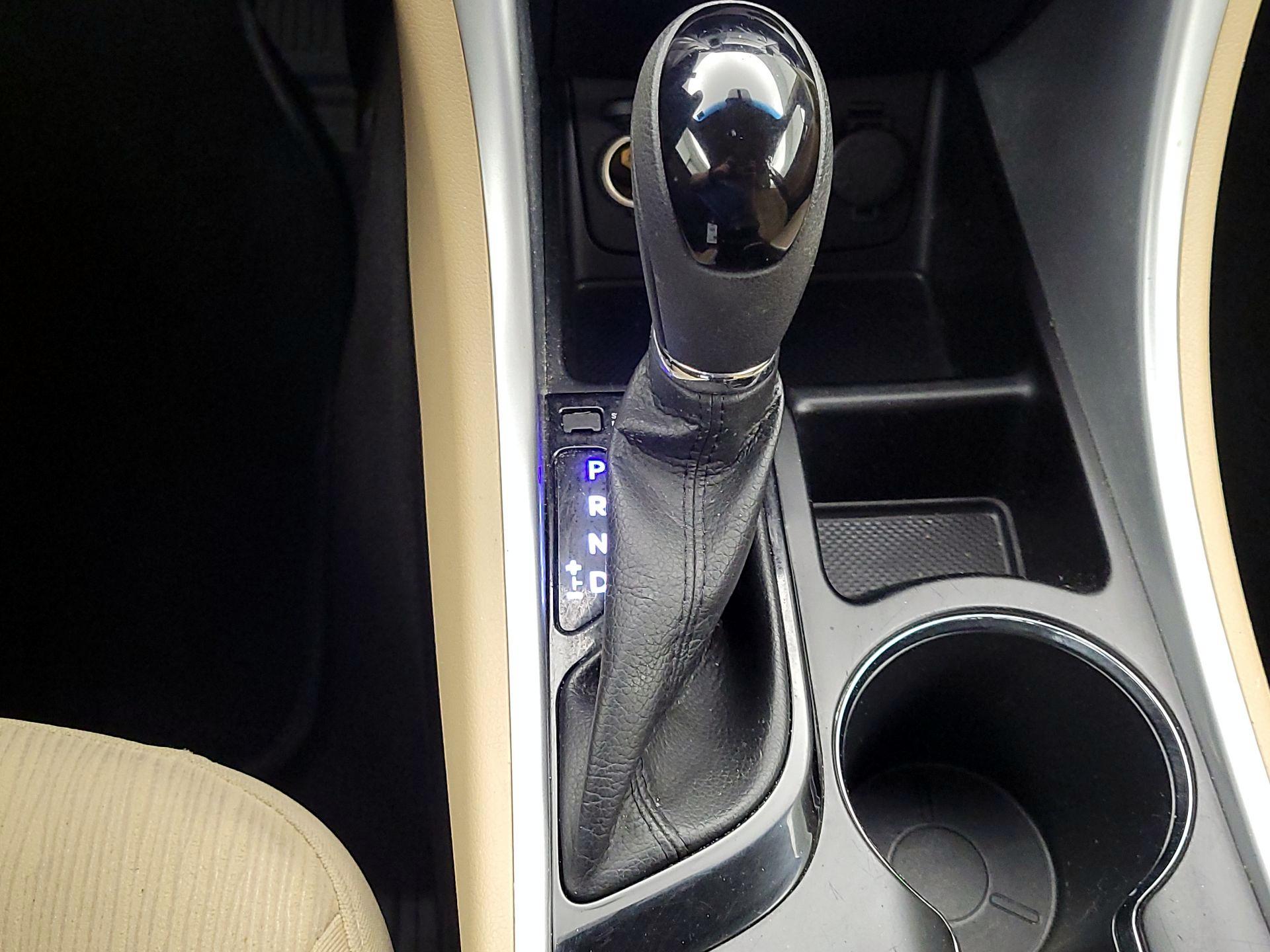 Thumbnail: 2013 Hyundai Sonata - 16