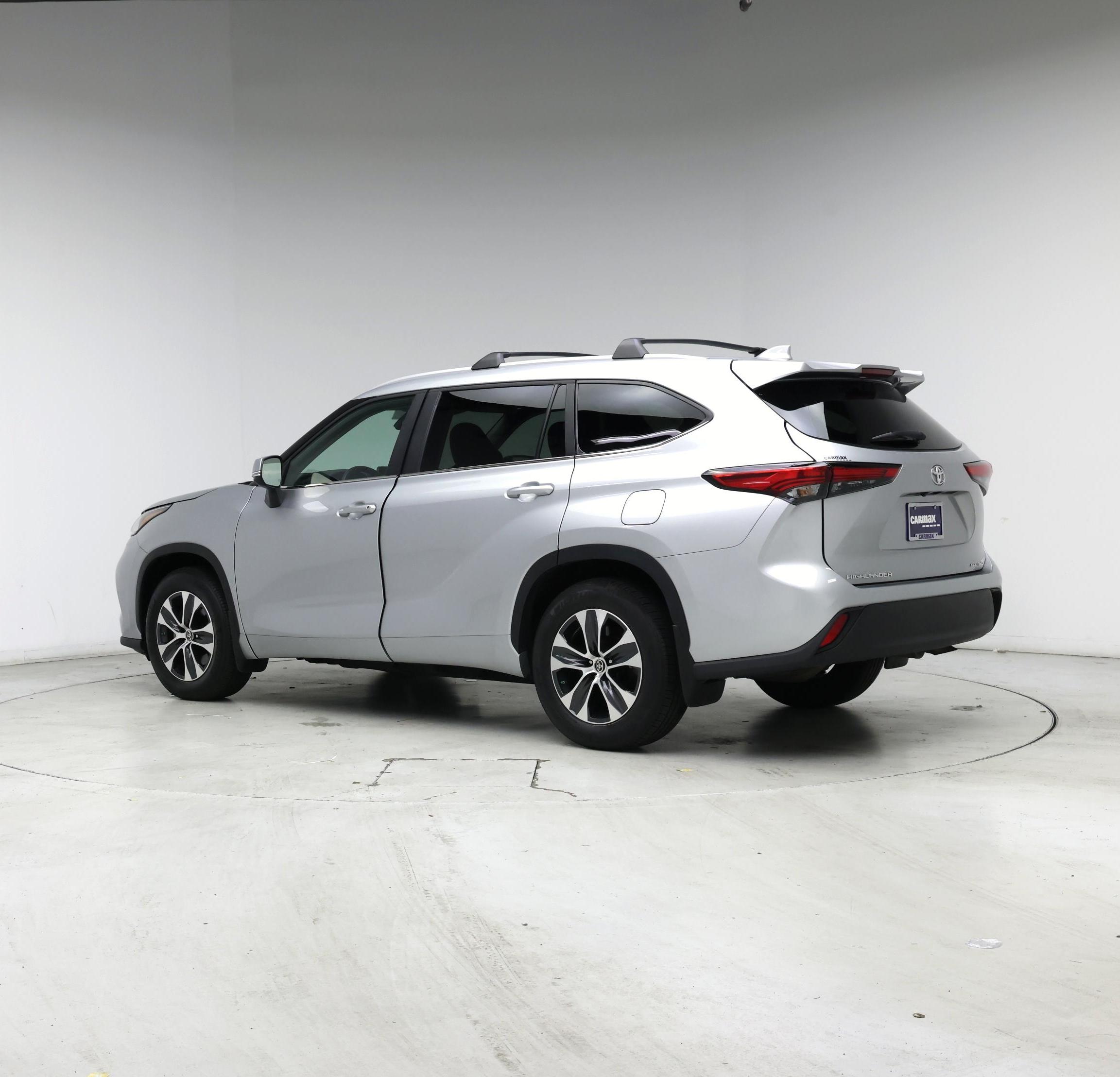 Thumbnail: 2023 Toyota Highlander - 2