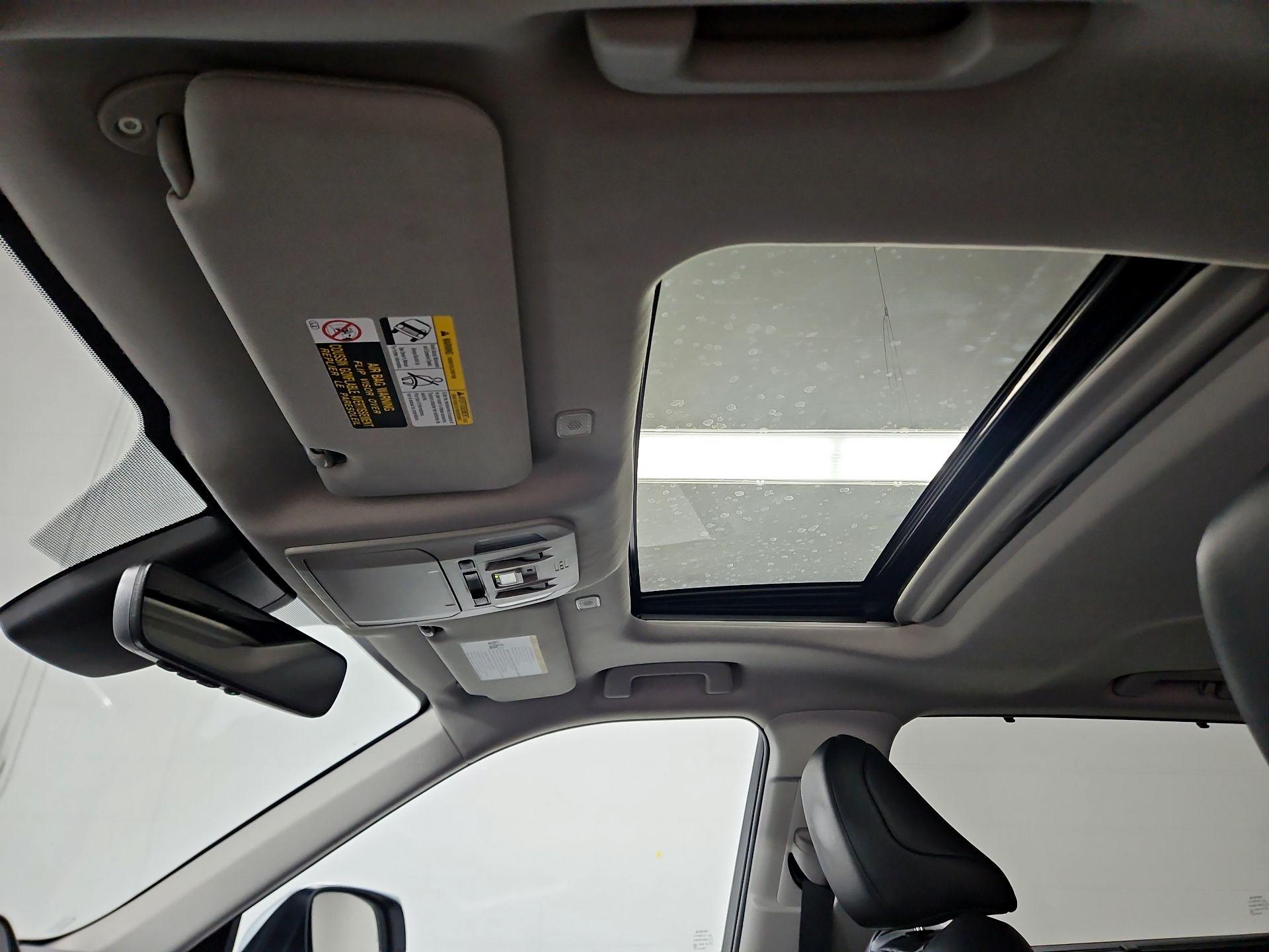 Thumbnail: 2023 Toyota Highlander - 19