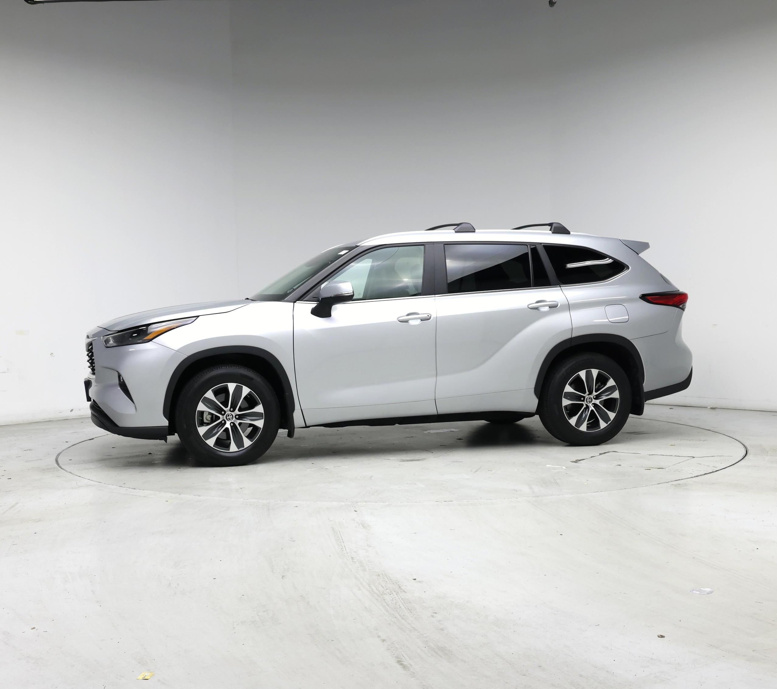 Thumbnail: 2023 Toyota Highlander - 3