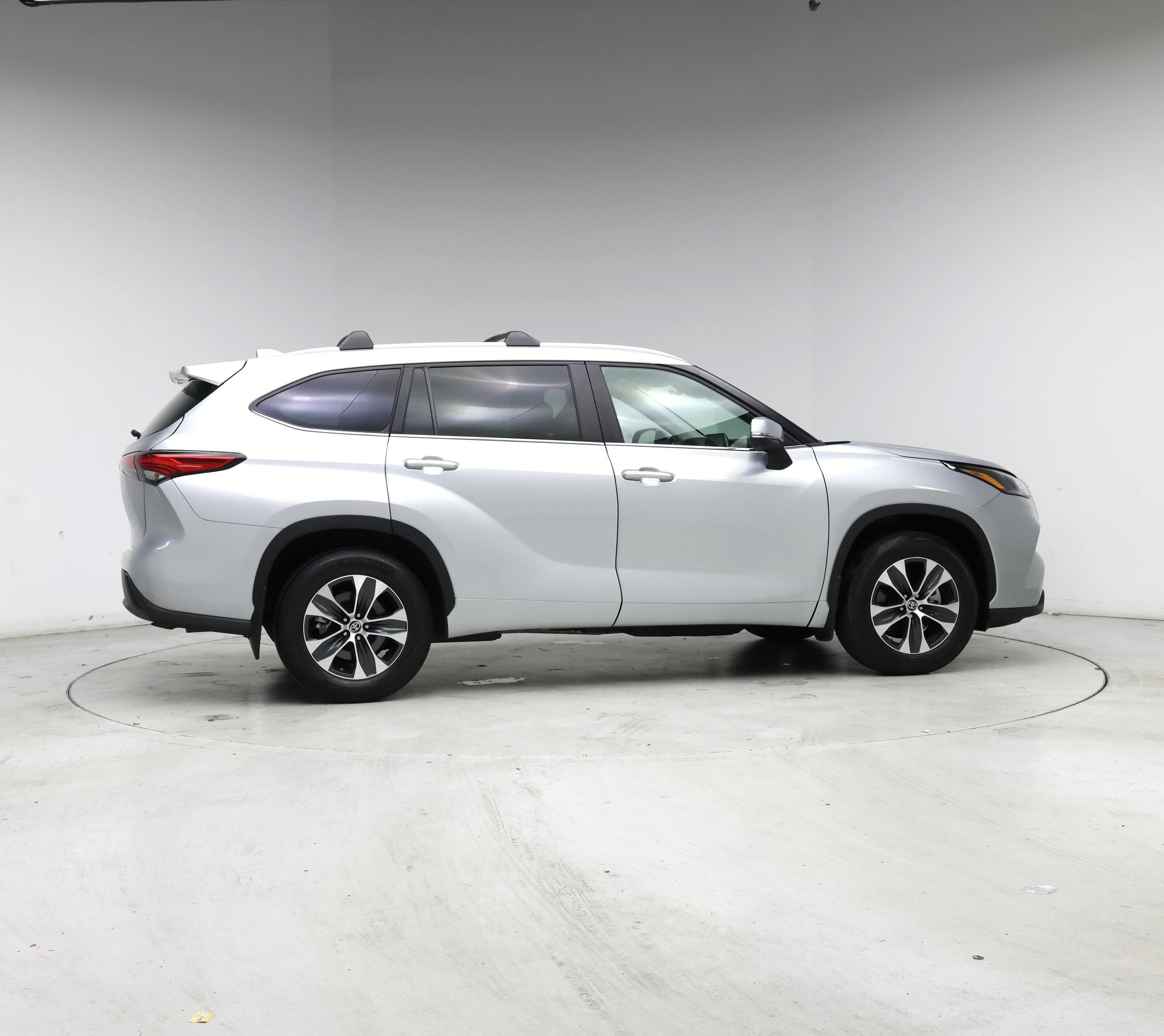 Thumbnail: 2023 Toyota Highlander - 7