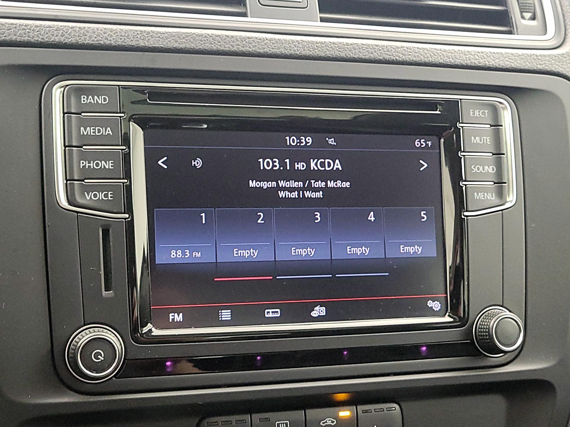 Thumbnail: 2017 Volkswagen Jetta - 15