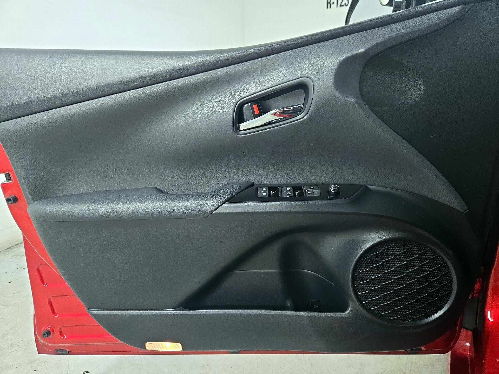 Thumbnail: 2017 Toyota Prius - 12