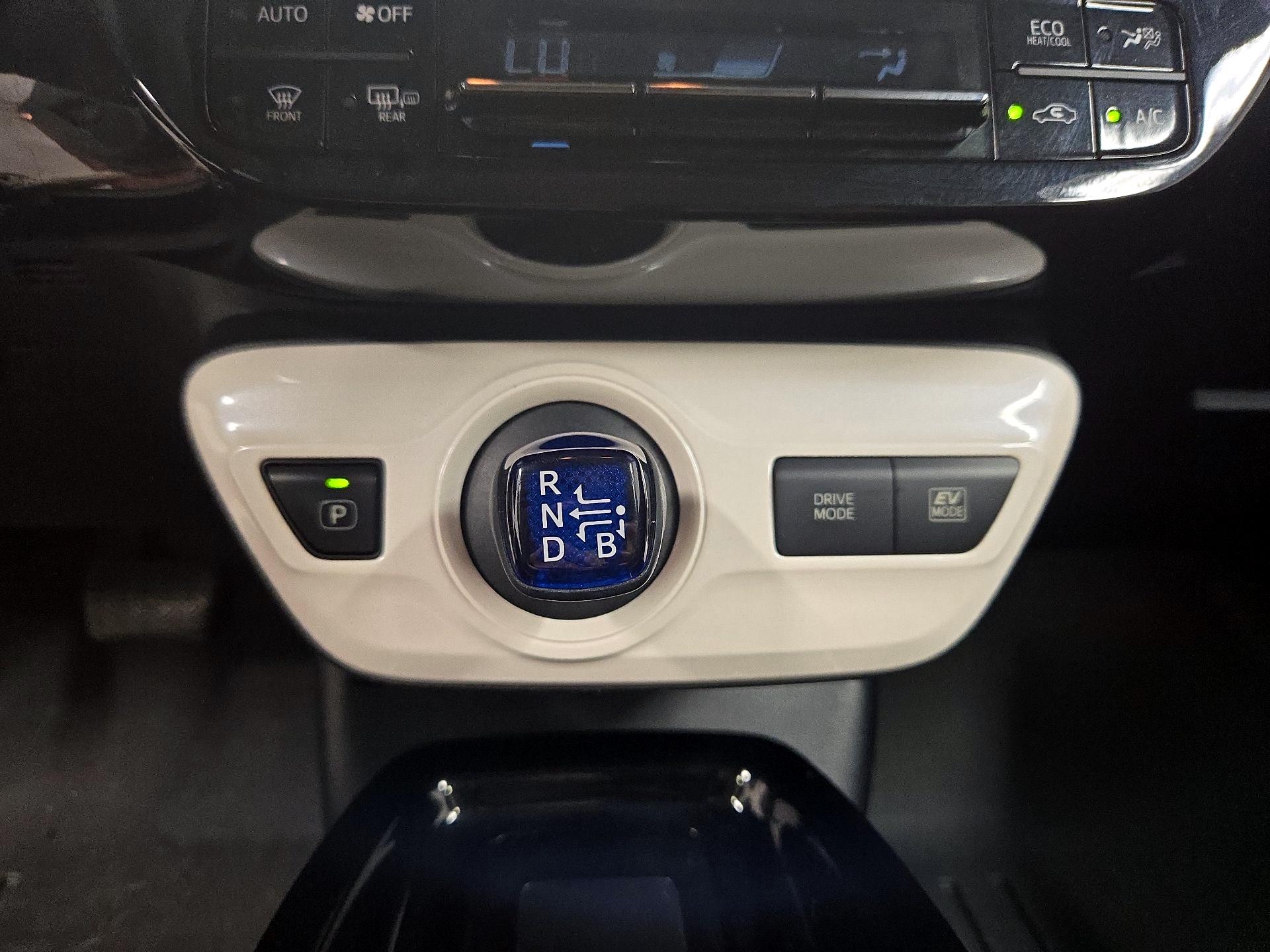 Thumbnail: 2017 Toyota Prius - 18