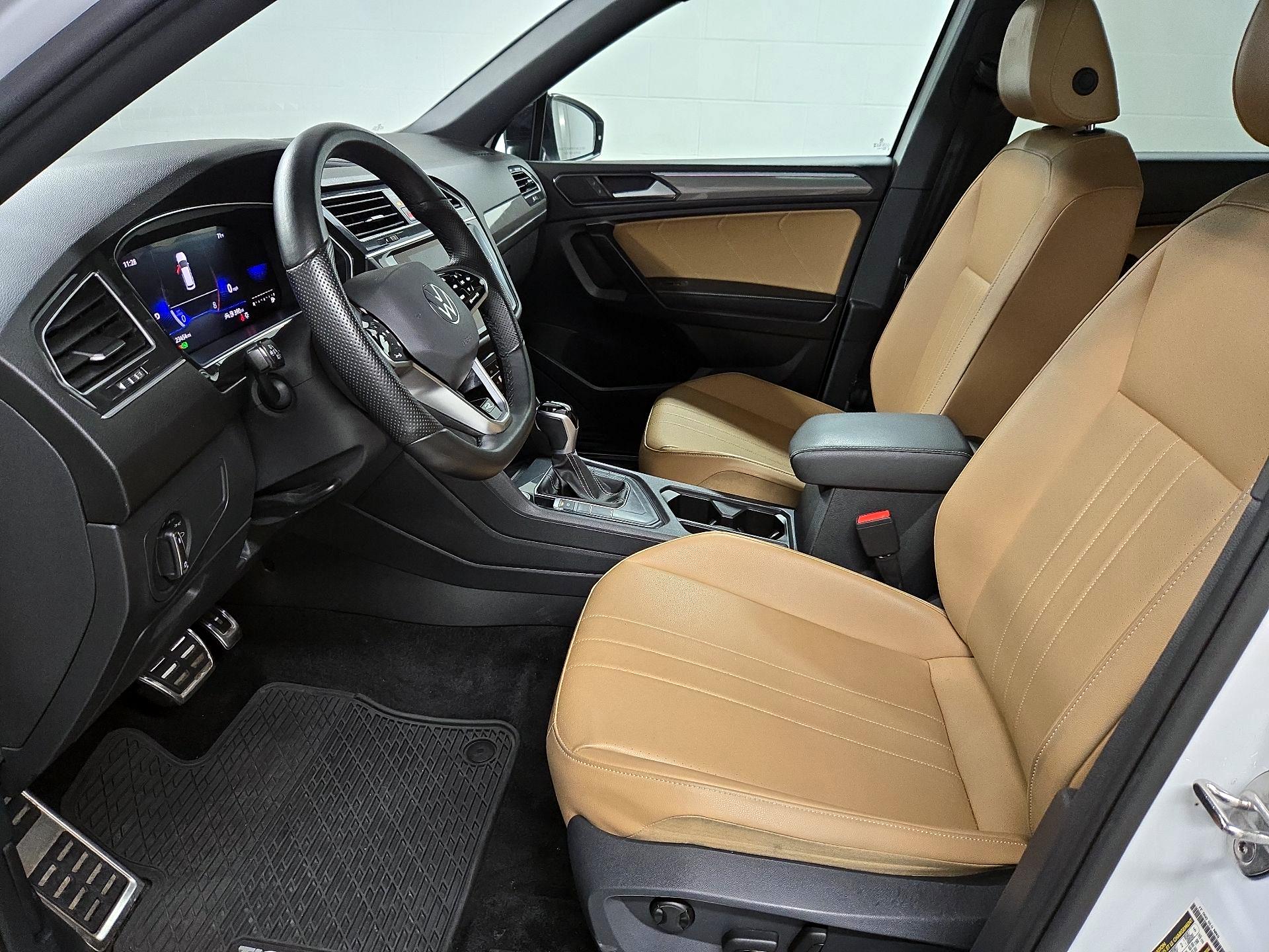 Thumbnail: 2023 Volkswagen Tiguan - 11