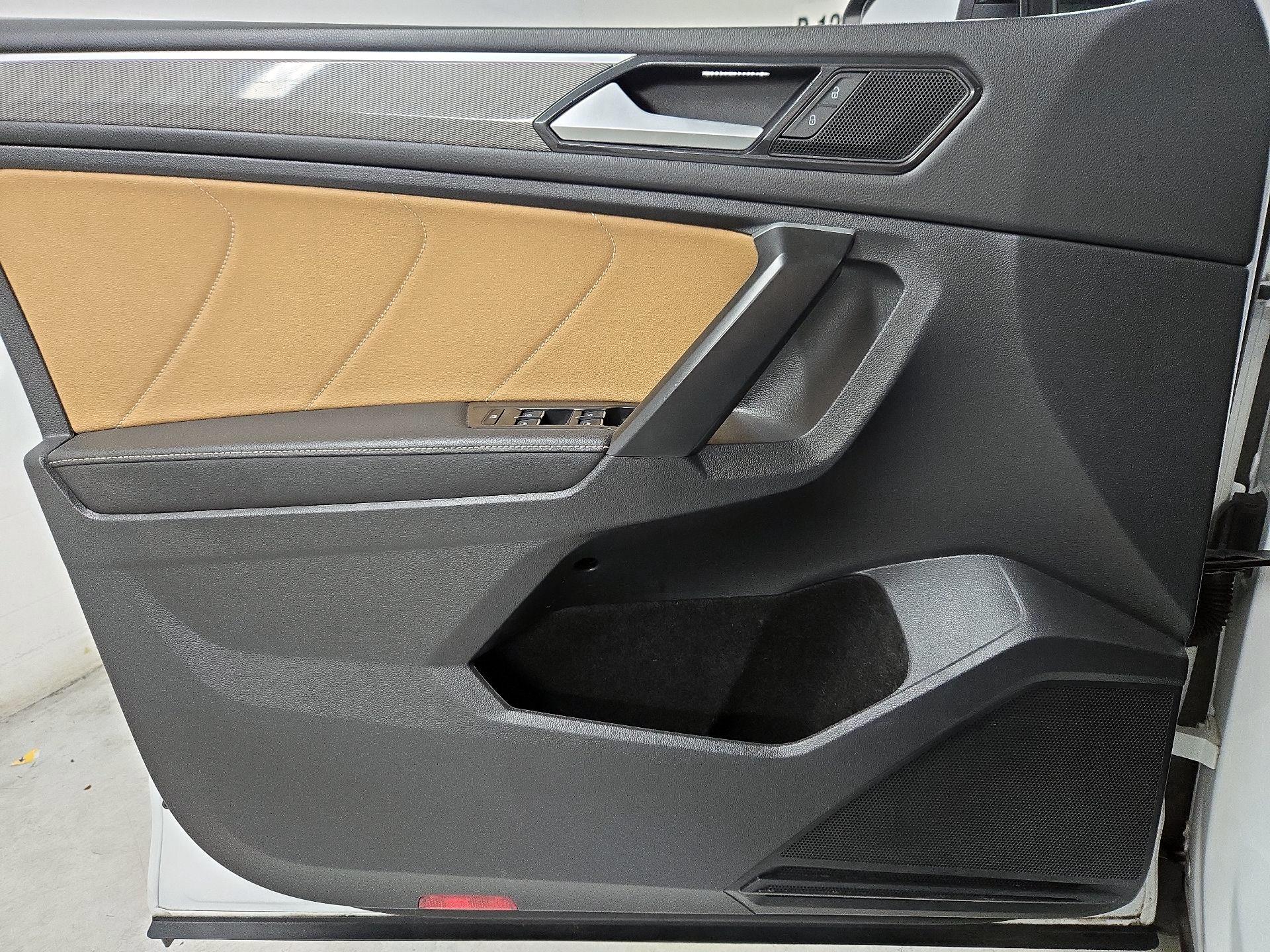 Thumbnail: 2023 Volkswagen Tiguan - 12