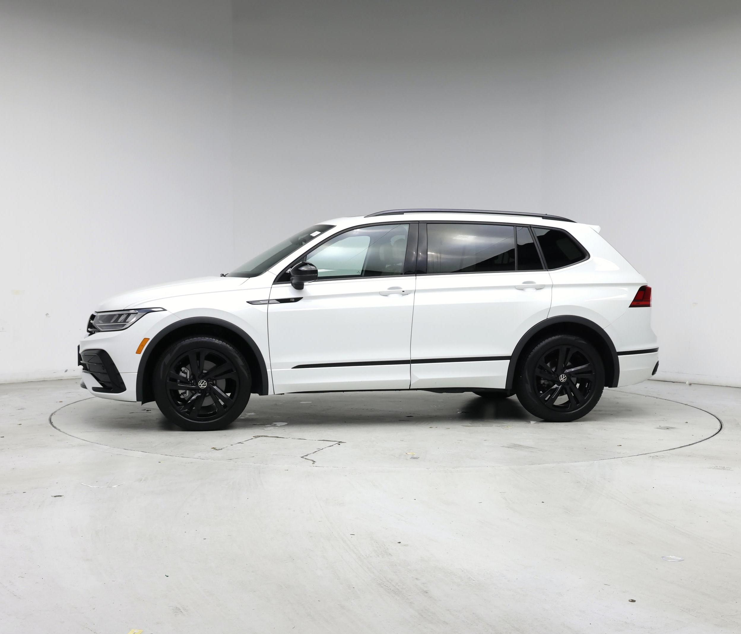 Thumbnail: 2023 Volkswagen Tiguan - 3