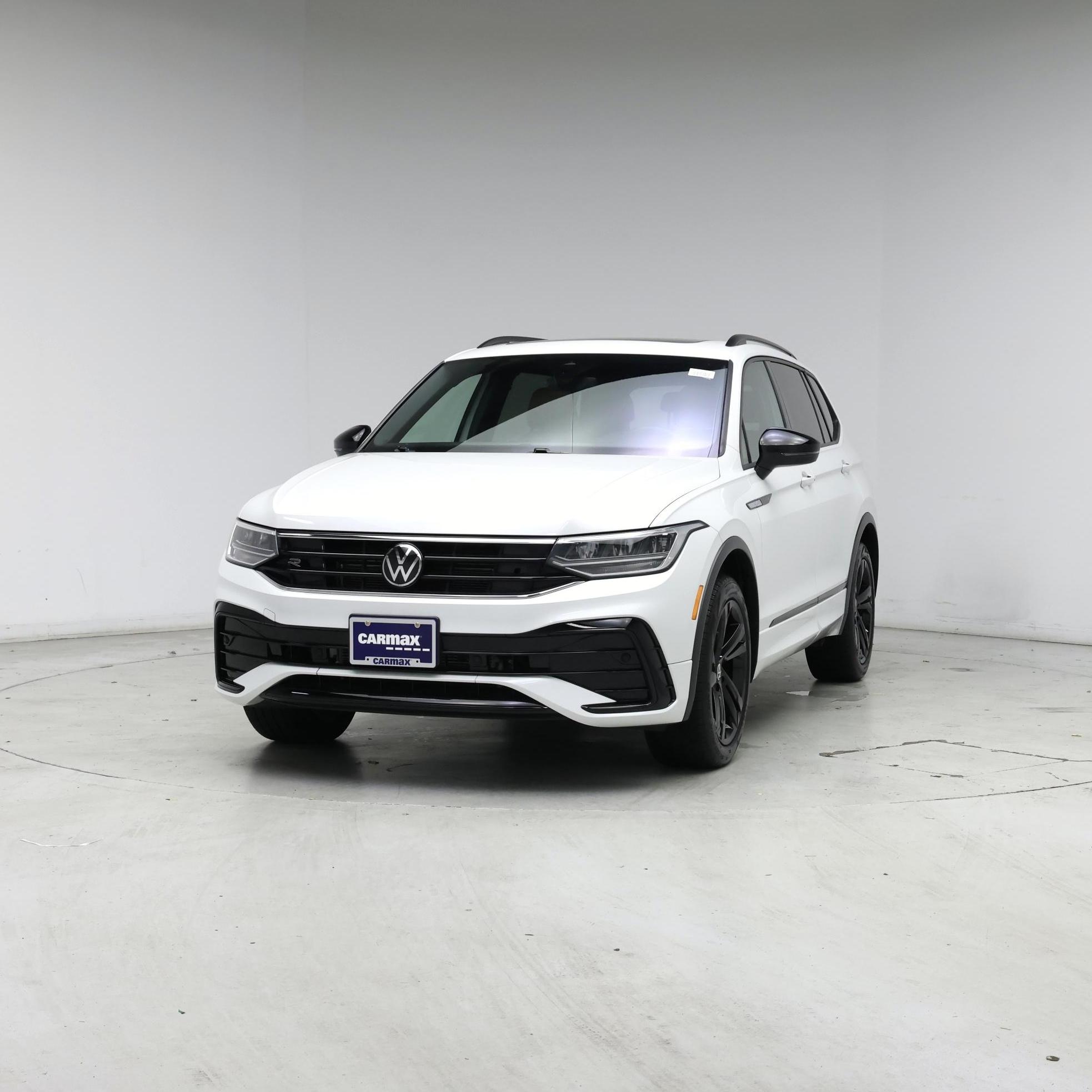 Thumbnail: 2023 Volkswagen Tiguan - 4