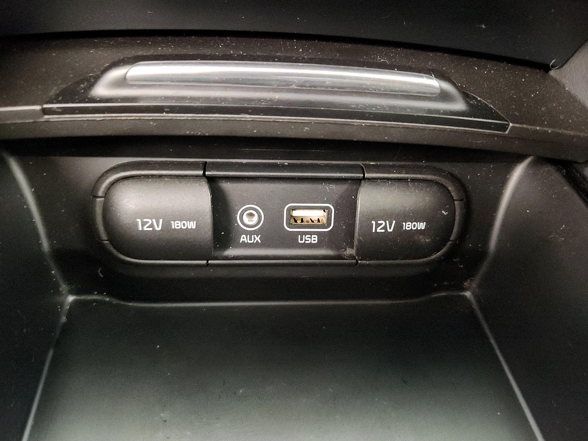 Thumbnail: 2016 Kia Optima - 18