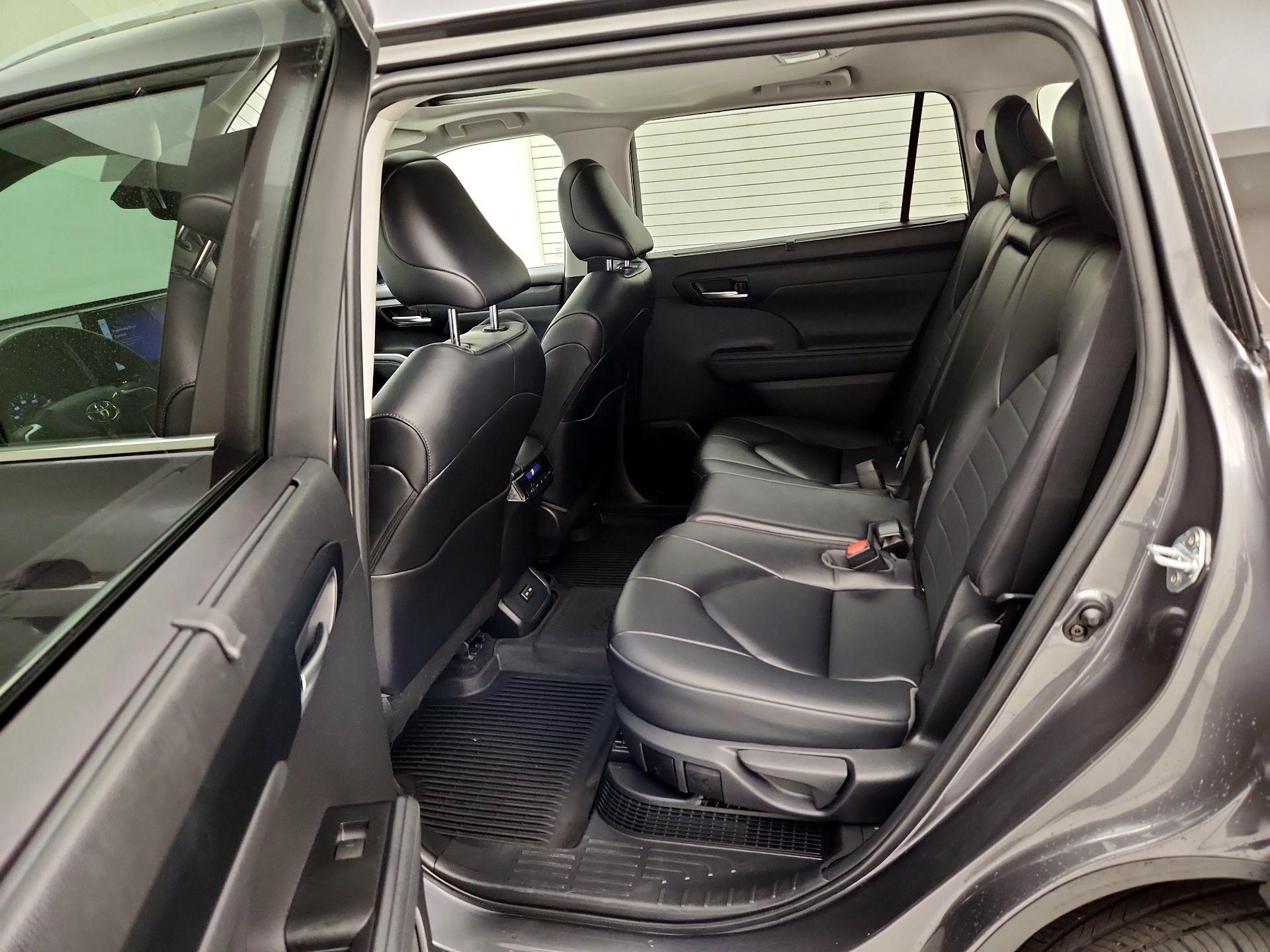 Thumbnail: 2023 Toyota Highlander - 20