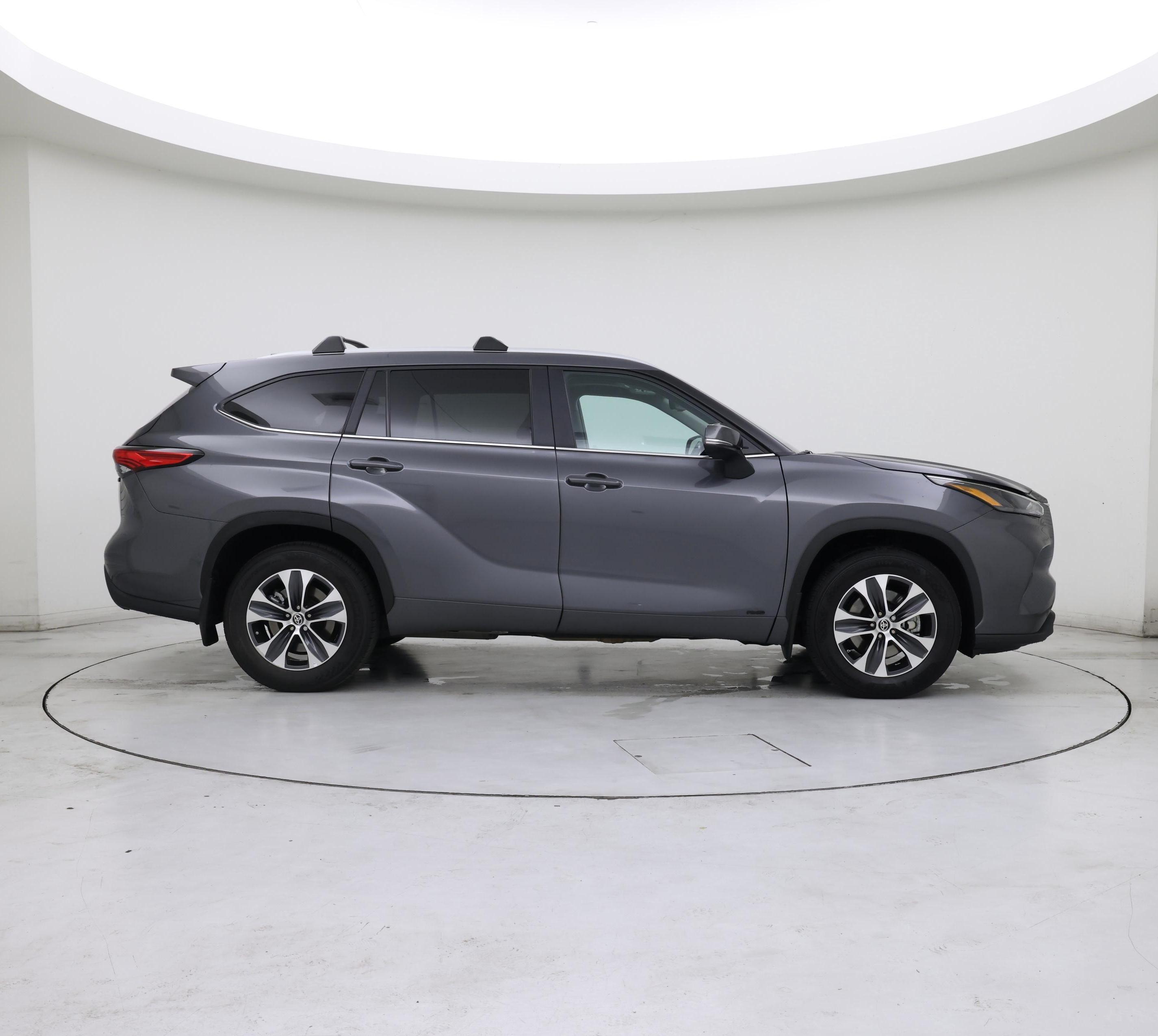Thumbnail: 2023 Toyota Highlander - 7