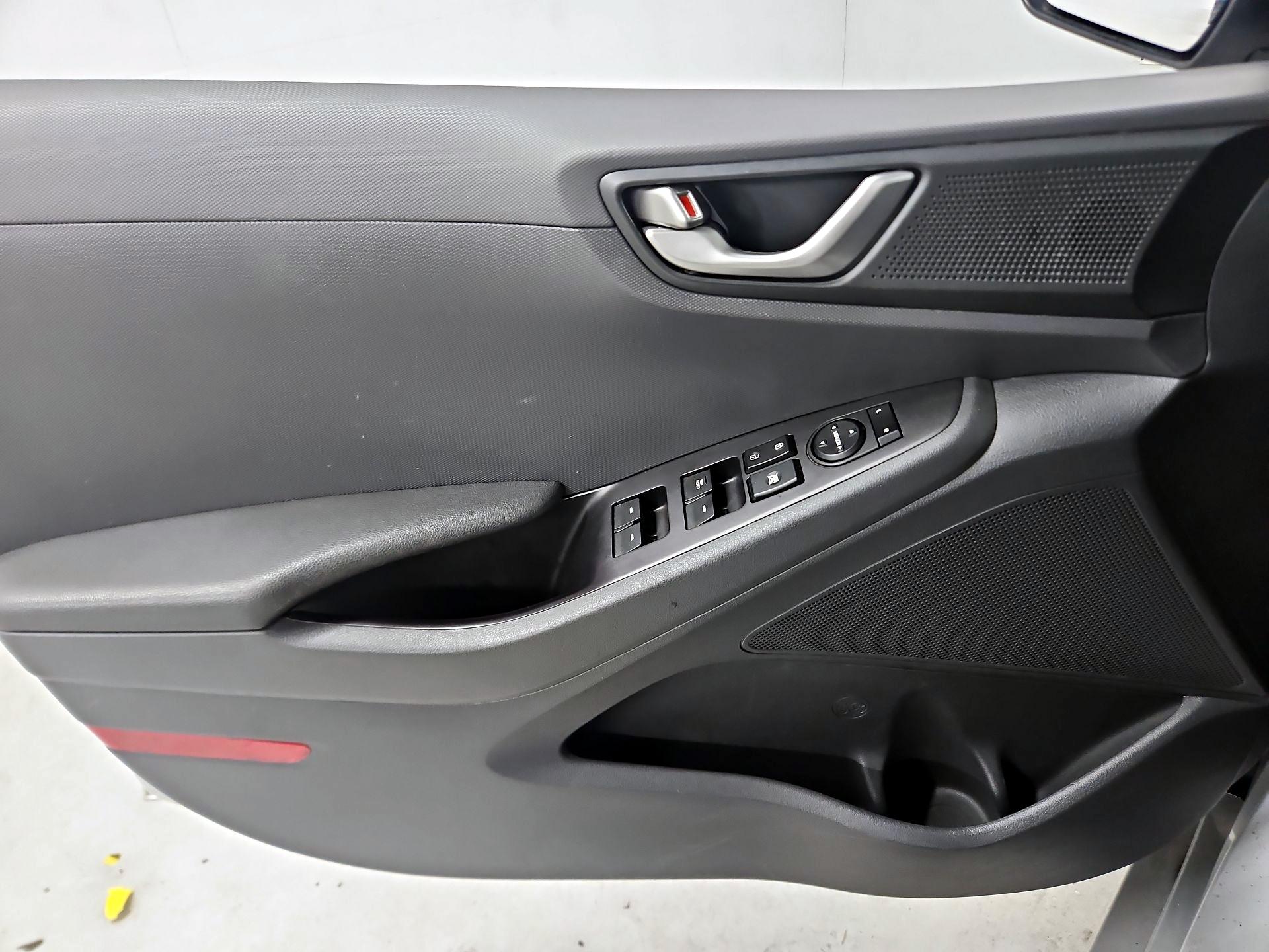 Thumbnail: 2019 Hyundai Ioniq - 12