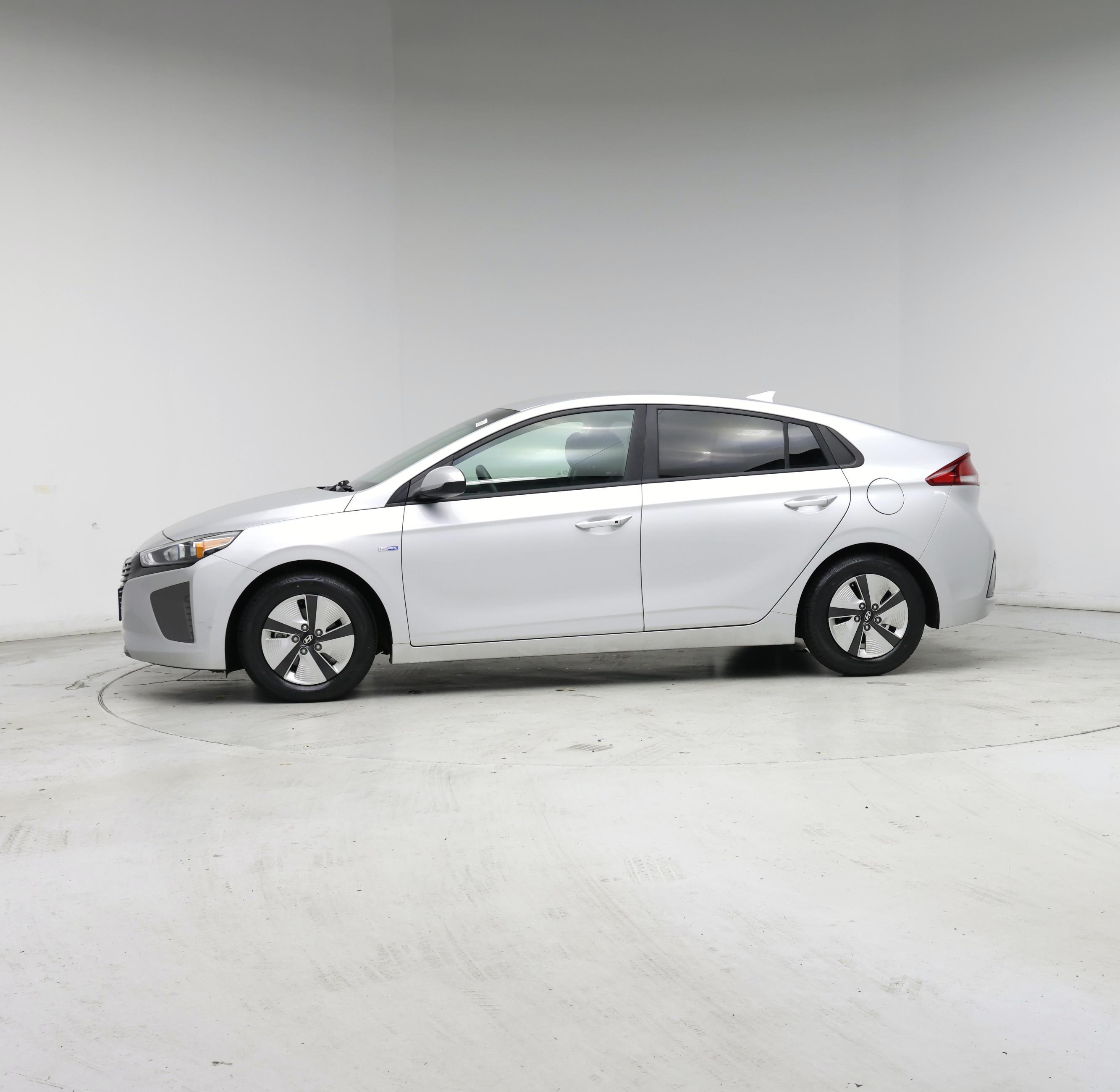 Thumbnail: 2019 Hyundai Ioniq - 3