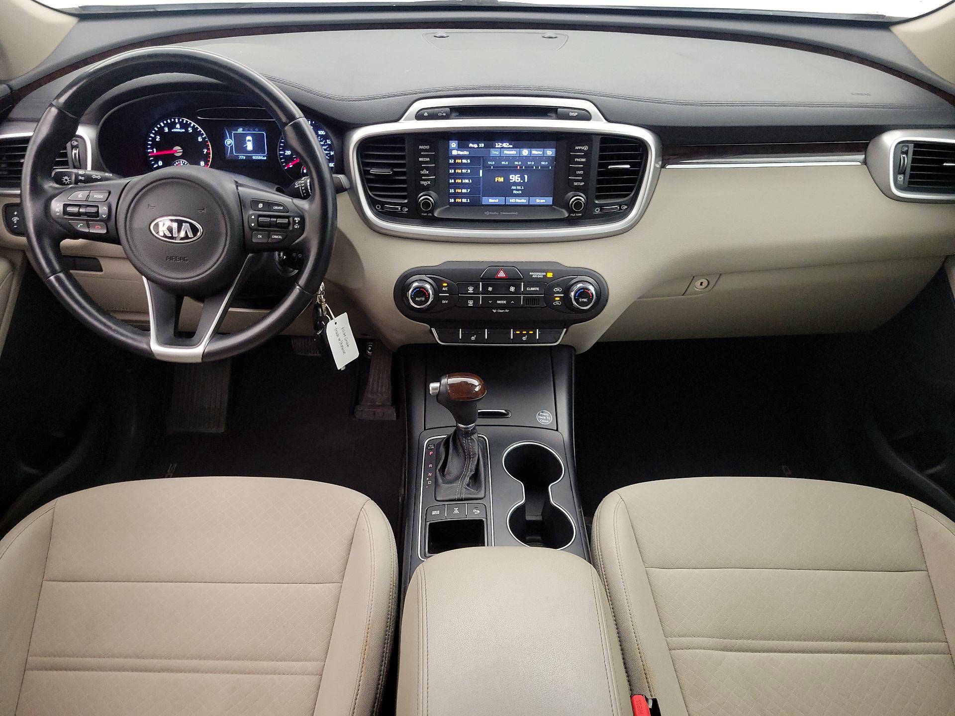 Thumbnail: 2017 Kia Sorento - 9