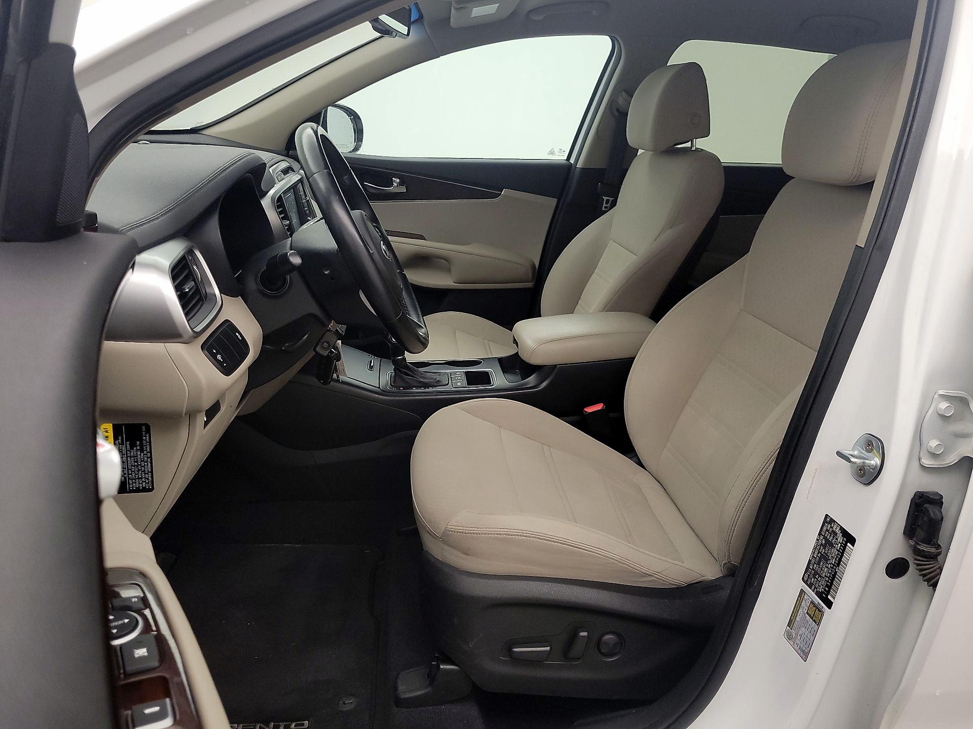 Thumbnail: 2017 Kia Sorento - 11