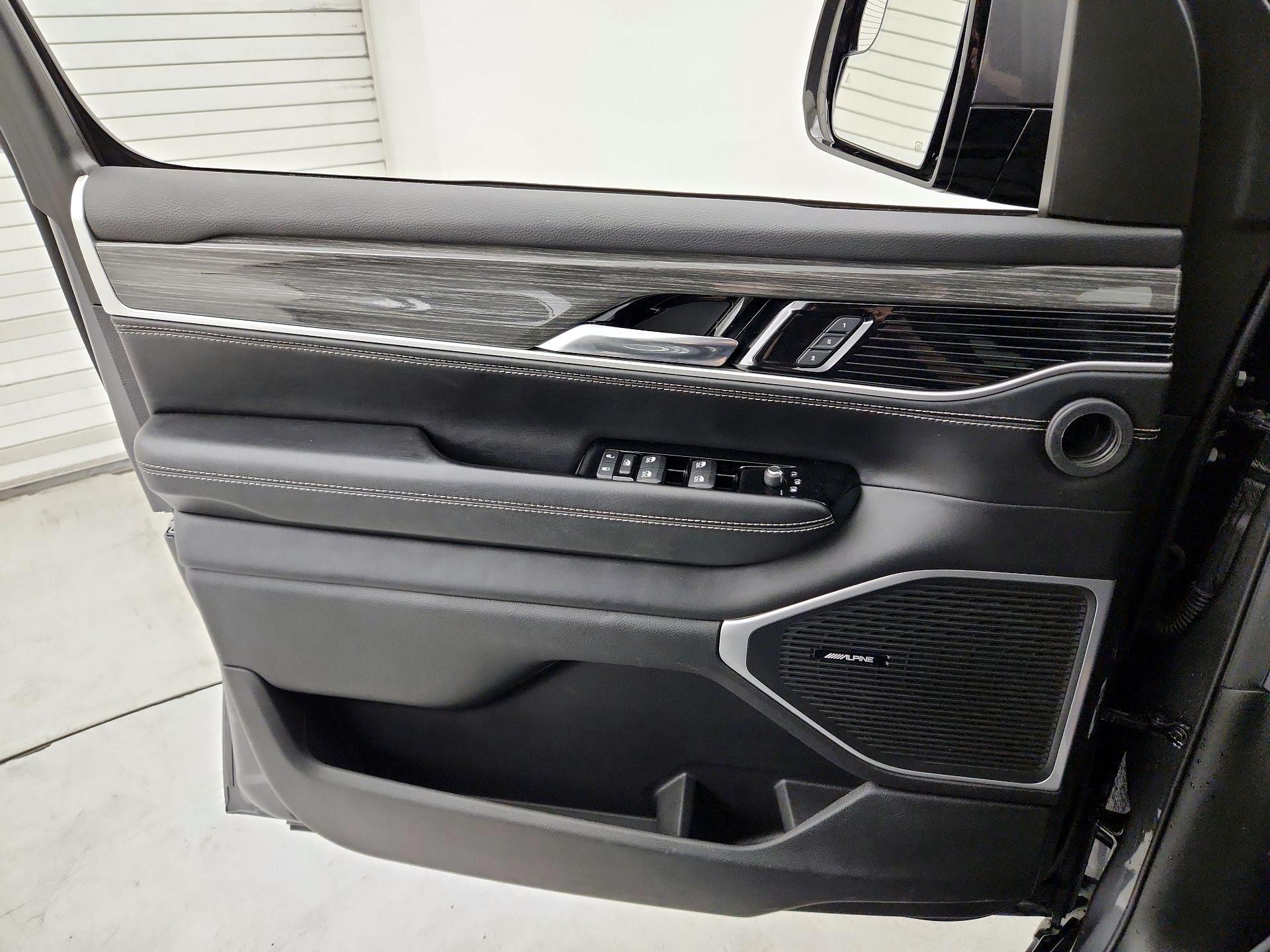 Thumbnail: 2022 Jeep Wagoneer - 12