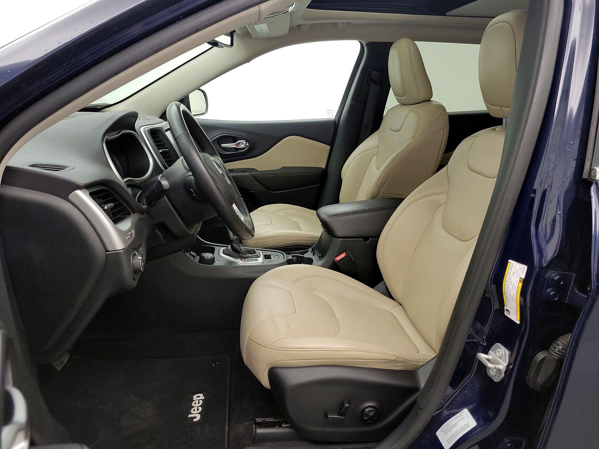 Thumbnail: 2016 Jeep Cherokee - 11