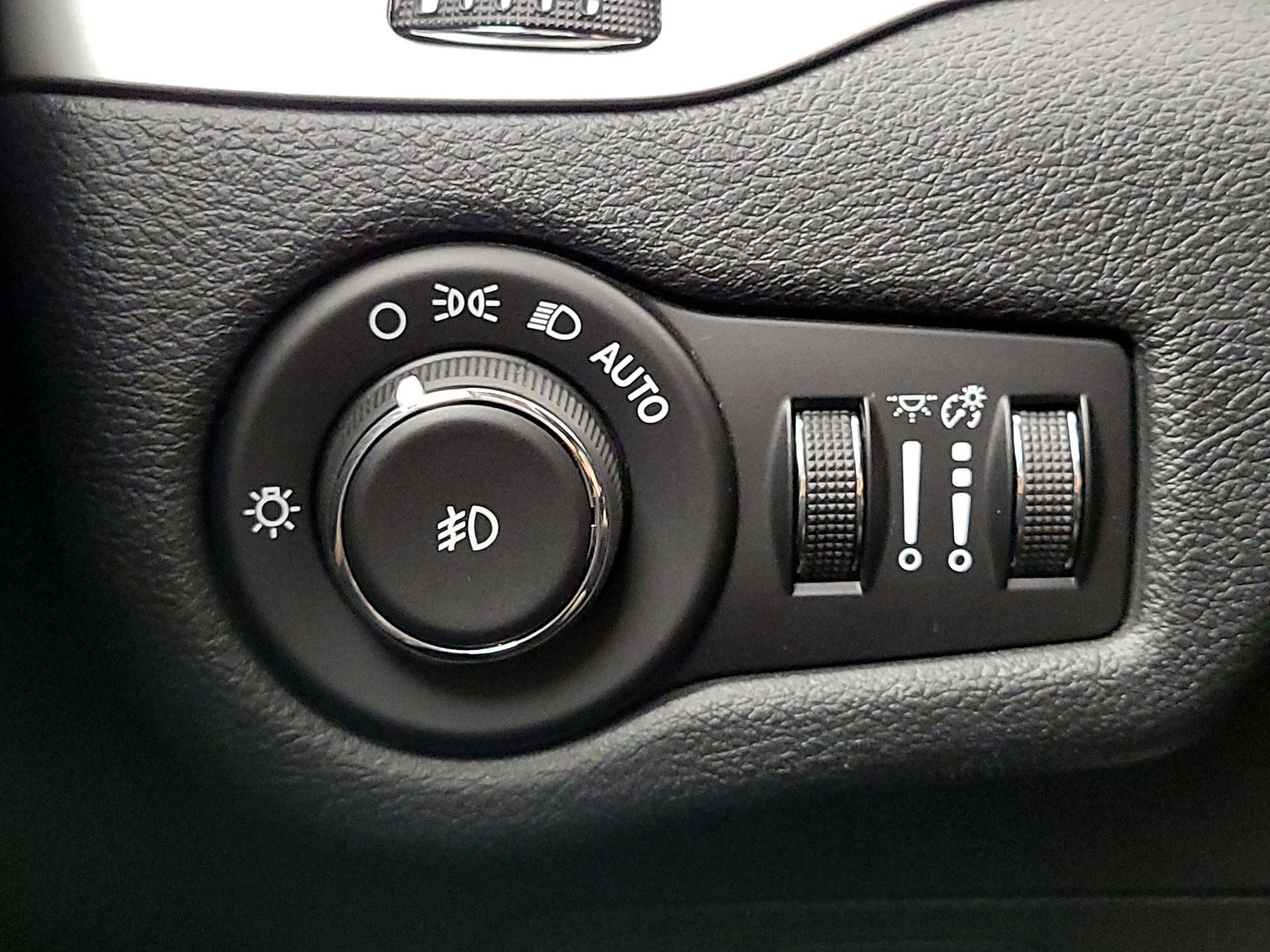 Thumbnail: 2016 Jeep Cherokee - 13