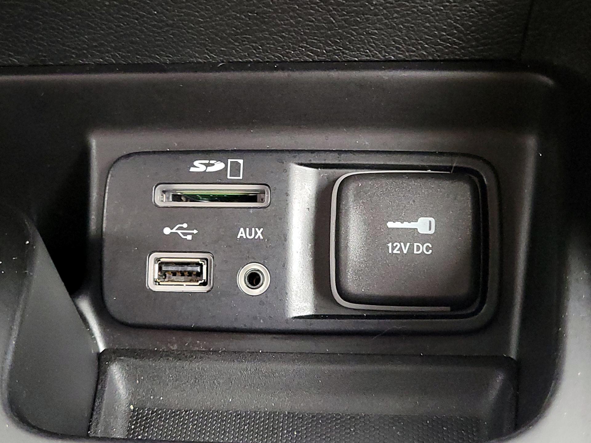 Thumbnail: 2016 Jeep Cherokee - 19
