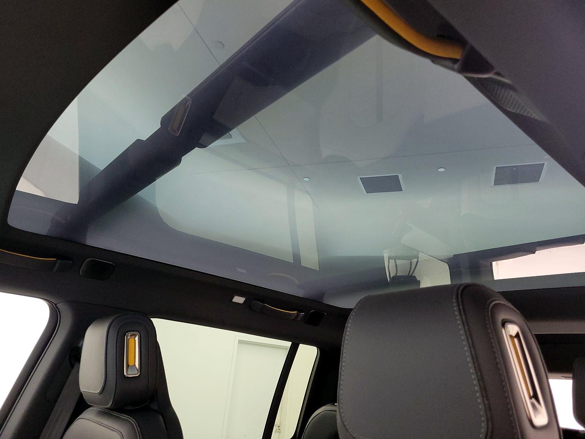 Thumbnail: 2025 Rivian R1S - 19